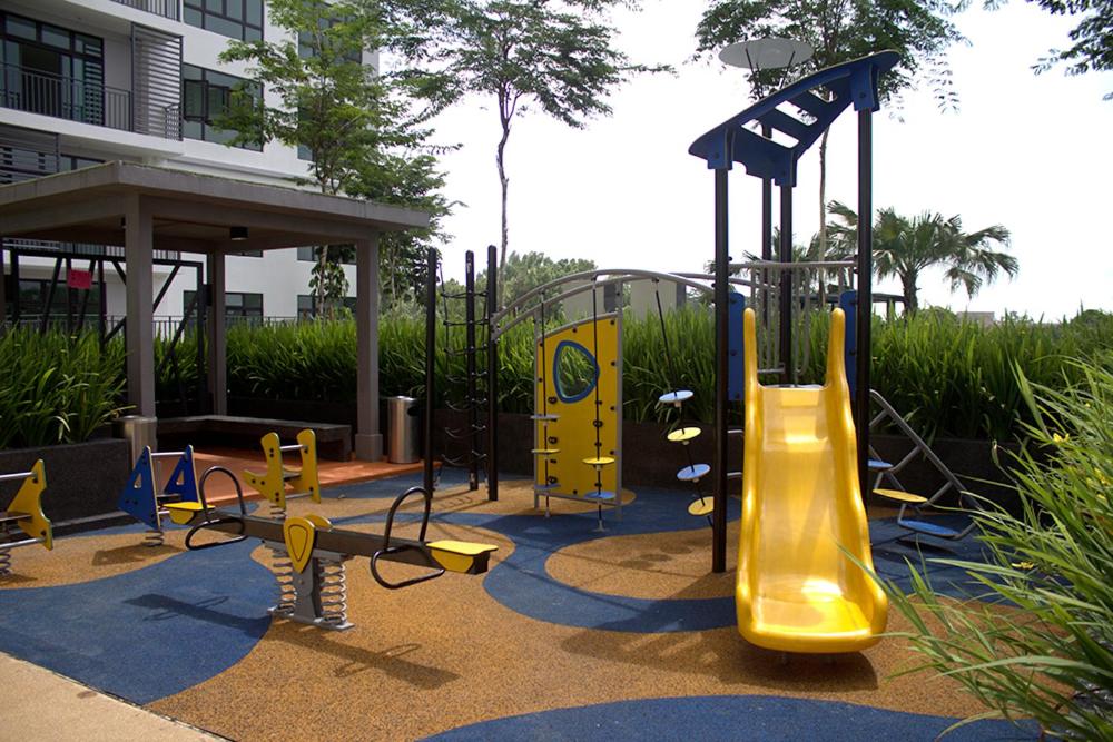 Citywoods Apartment Next to Thistle hotel,Hospital Sultanah Aminah,Ciq custom3km by YHA