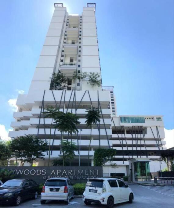 Citywoods Apartment Next to Thistle hotel,Hospital Sultanah Aminah,Ciq custom3km by YHA