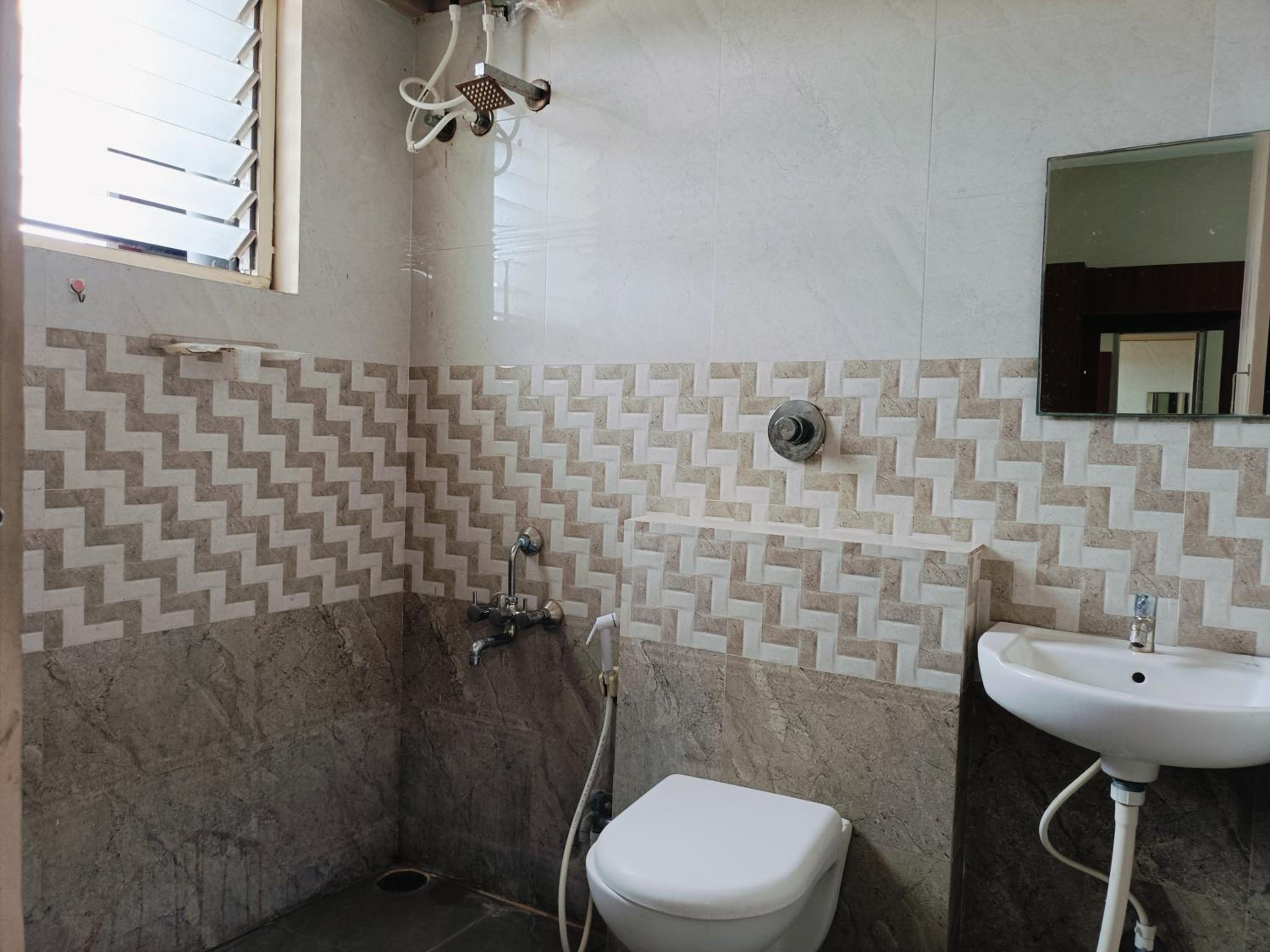 Spacious 2BHK flat by SR Renton Comfort homestay Mysore view 3