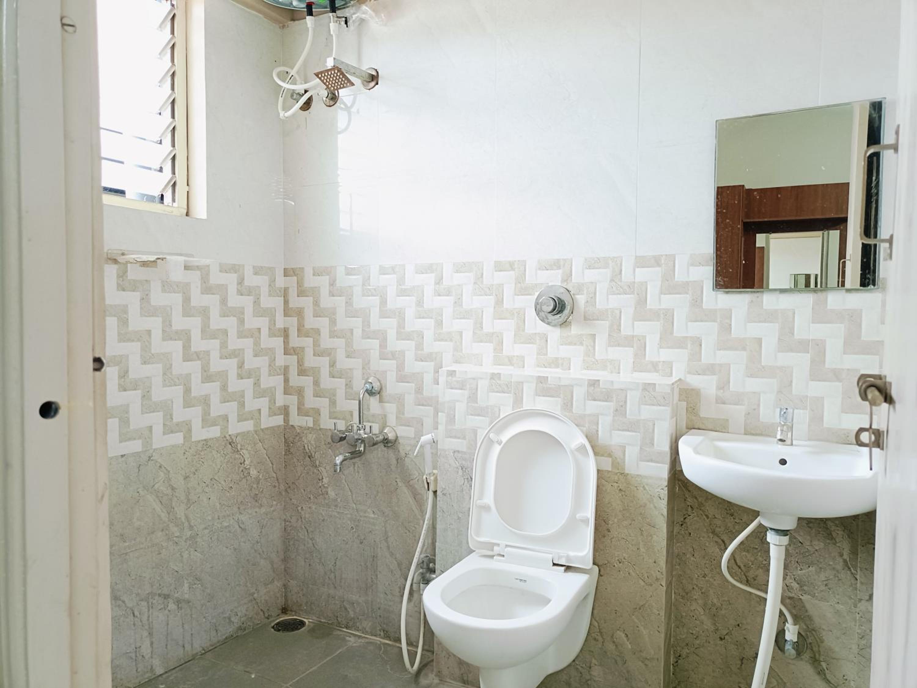 Spacious 2BHK flat by SR Renton Comfort homestay Mysore view 4