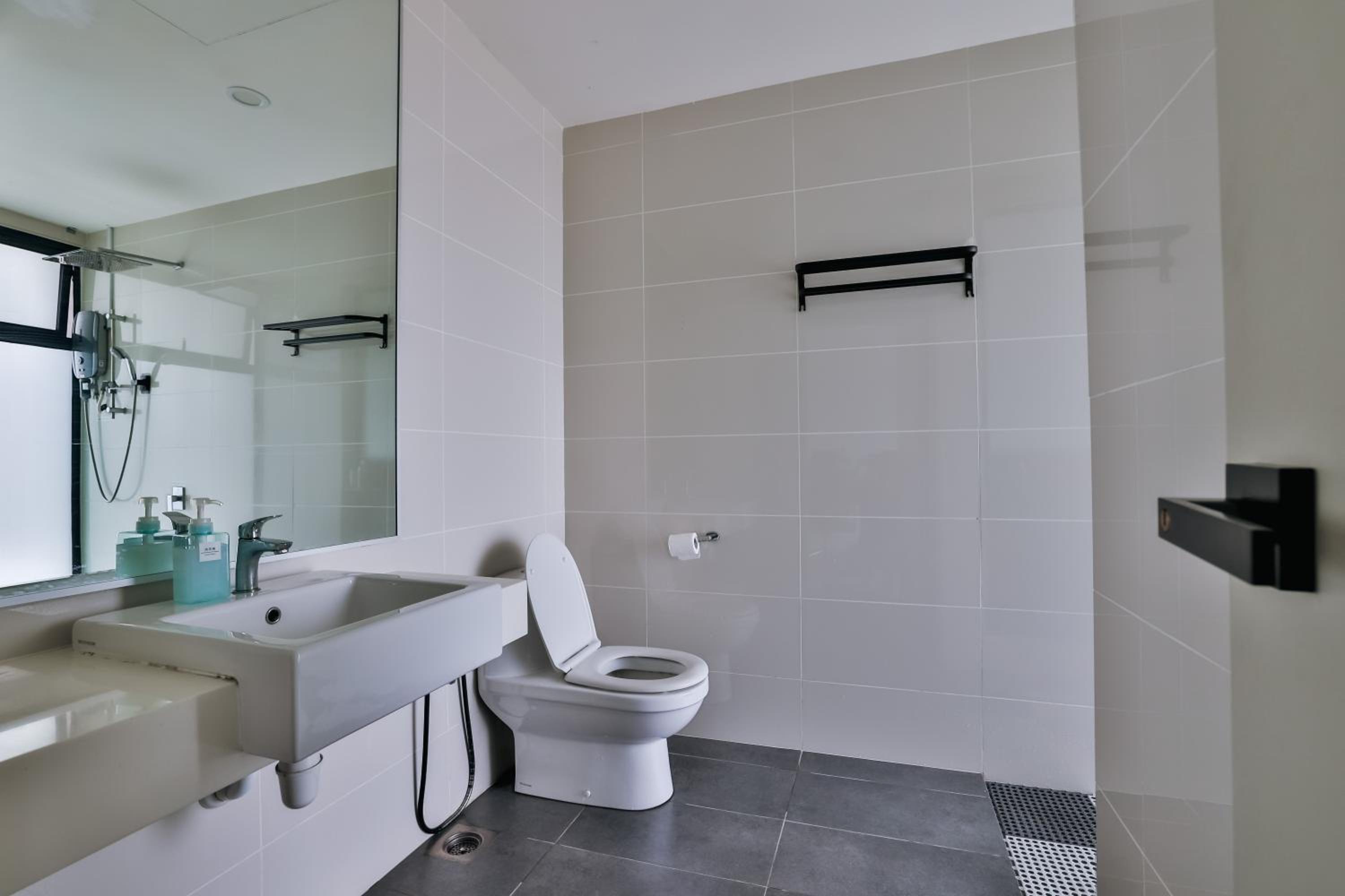 Mid Valley Southkey 2BR Family Stay, 5-6 pax, Free Parking