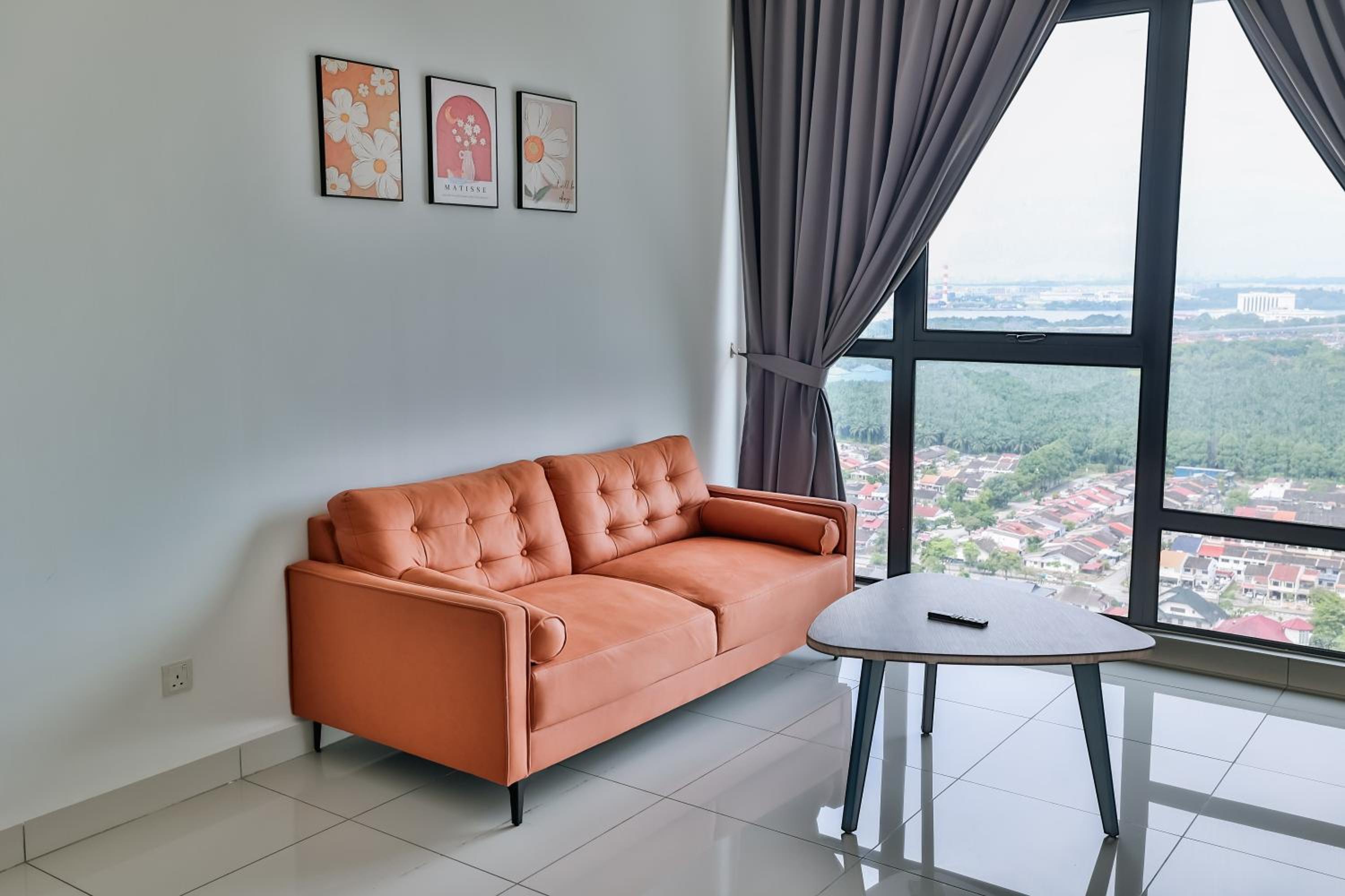 Mid Valley Southkey 2BR Family Stay, 5-6 pax, Free Parking