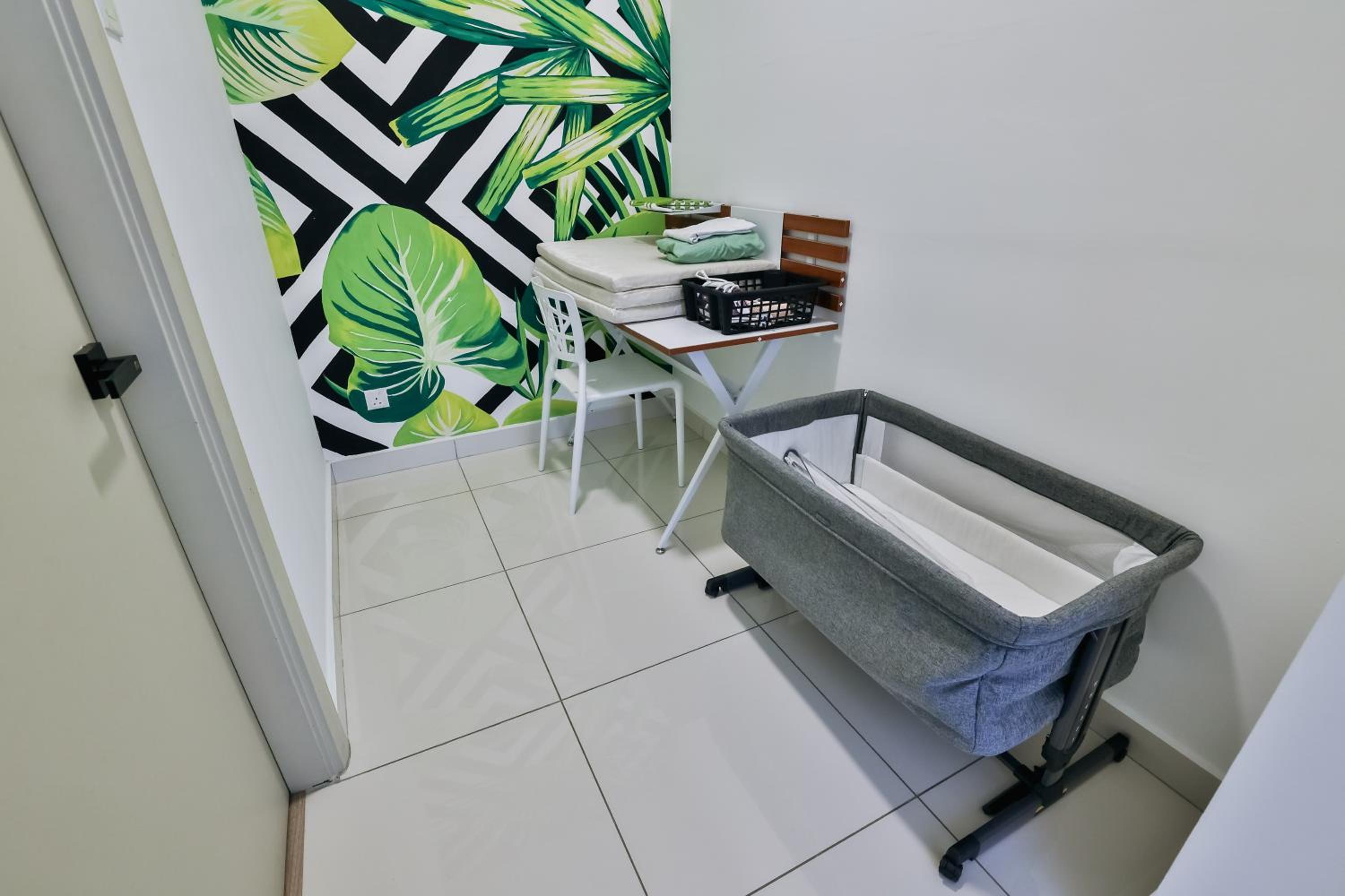 Mid Valley Southkey 2BR Family Stay, 5-6 pax, Free Parking