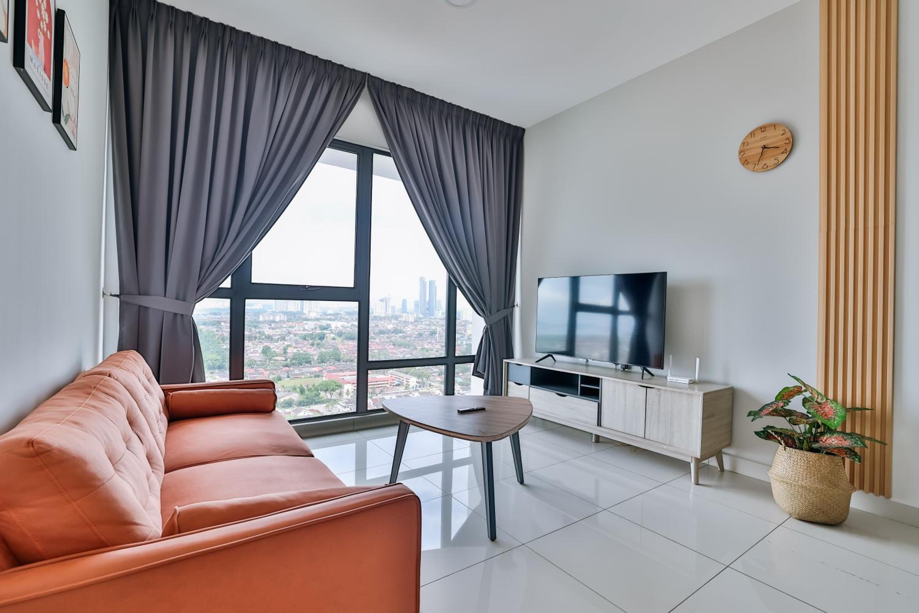 Mid Valley Southkey 2BR Family Stay, 5-6 pax, Free Parking