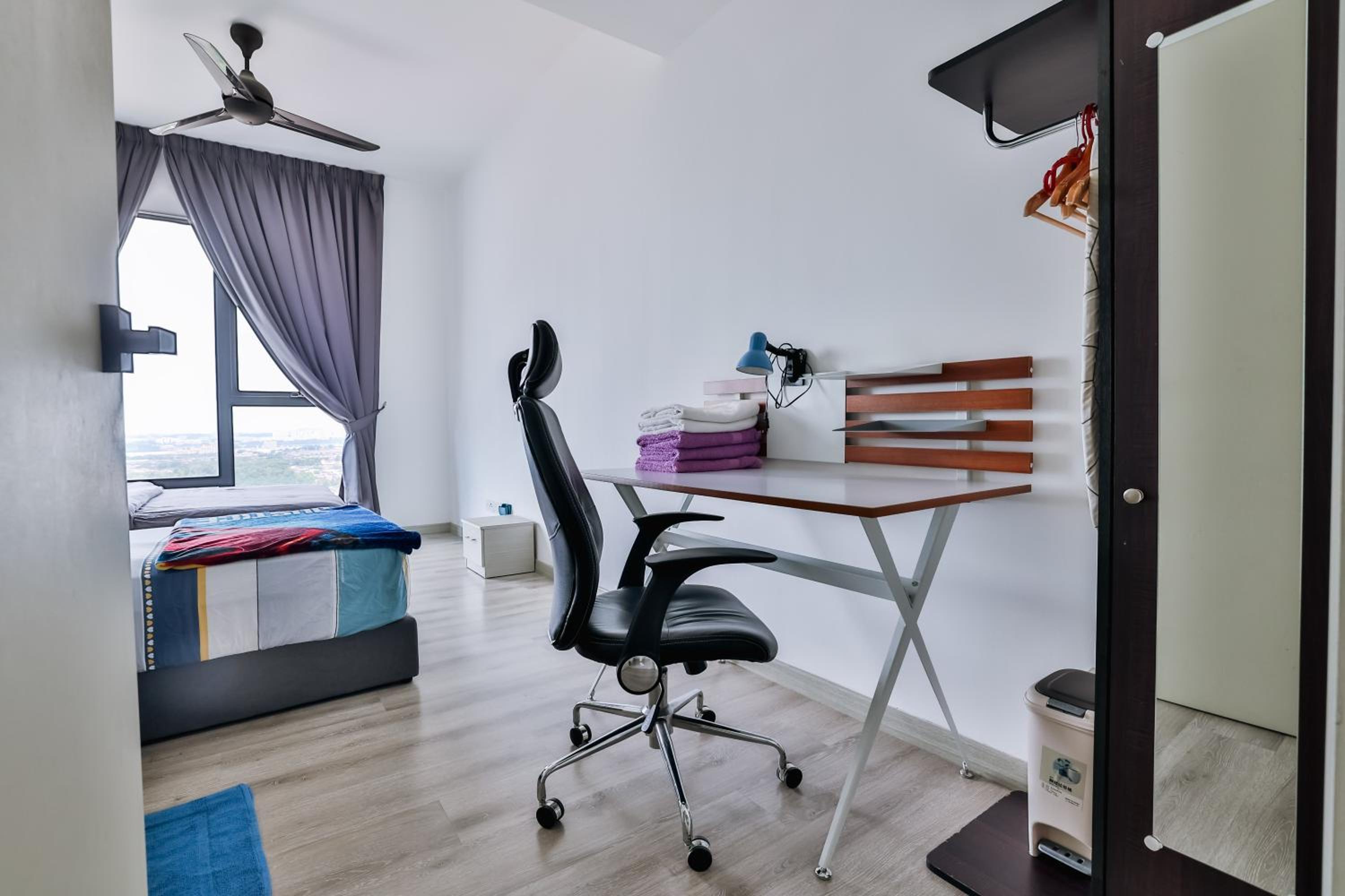 Mid Valley Southkey 2BR Family Stay, 5-6 pax, Free Parking