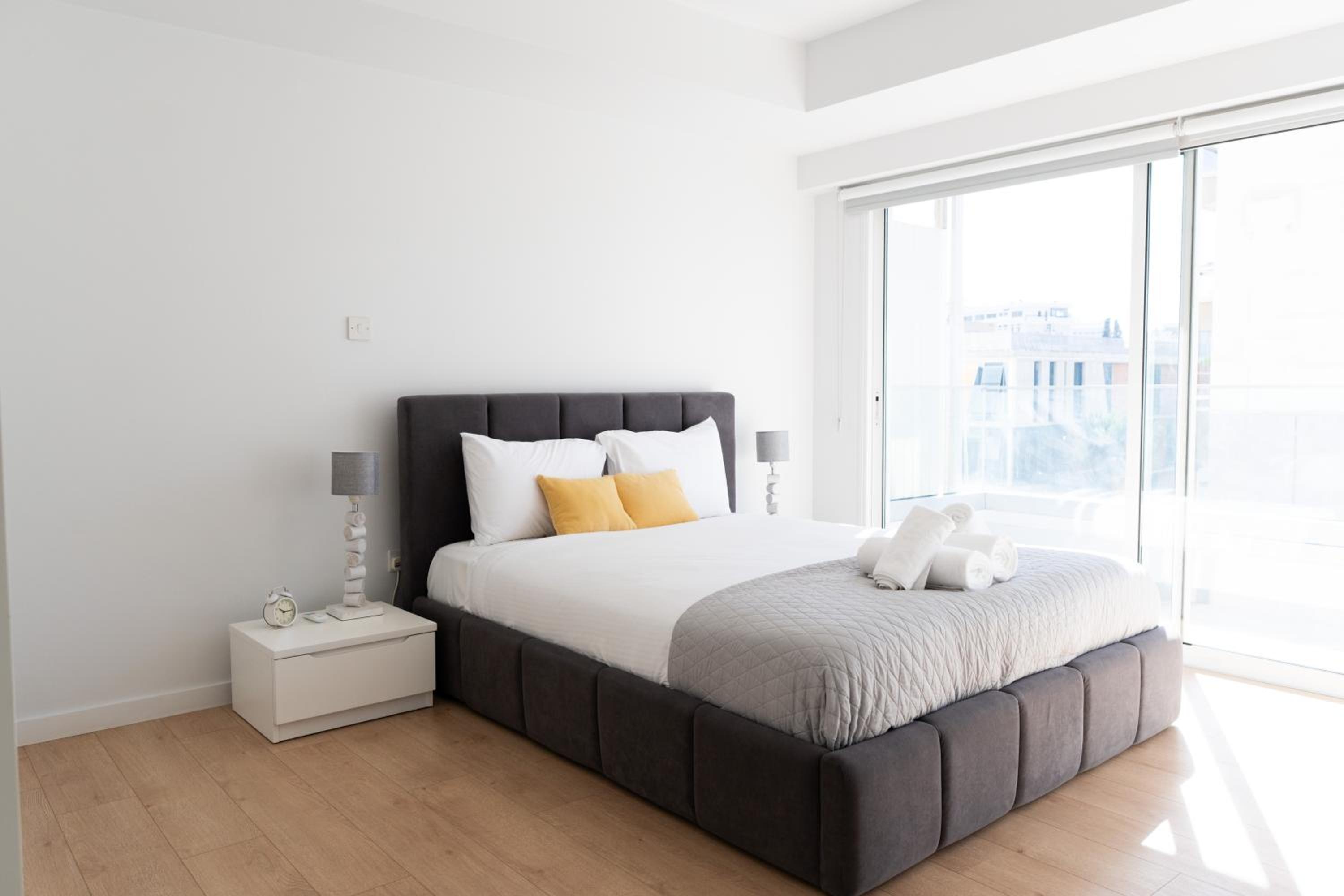 Deluxe Downtown with spacious balcony