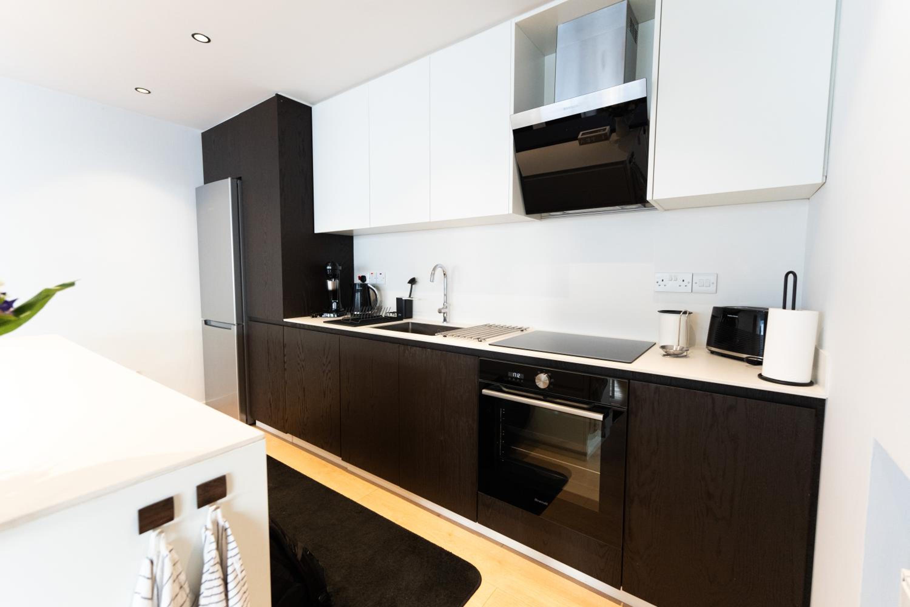 Deluxe Downtown with spacious balcony