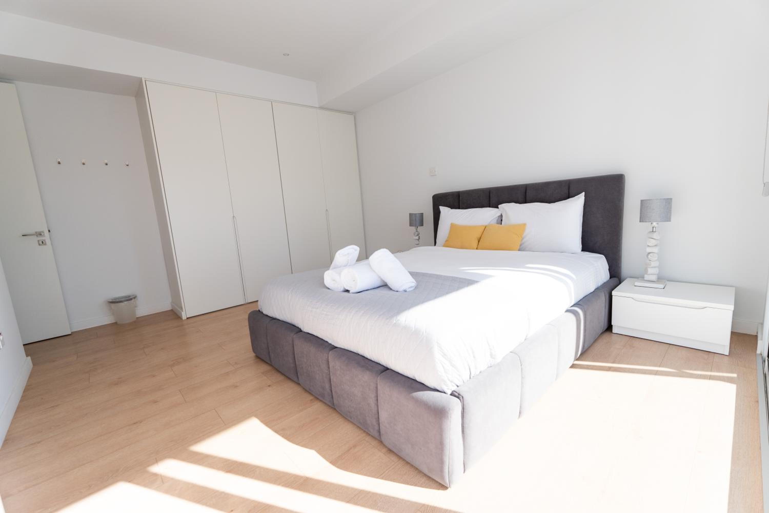 Deluxe Downtown with spacious balcony