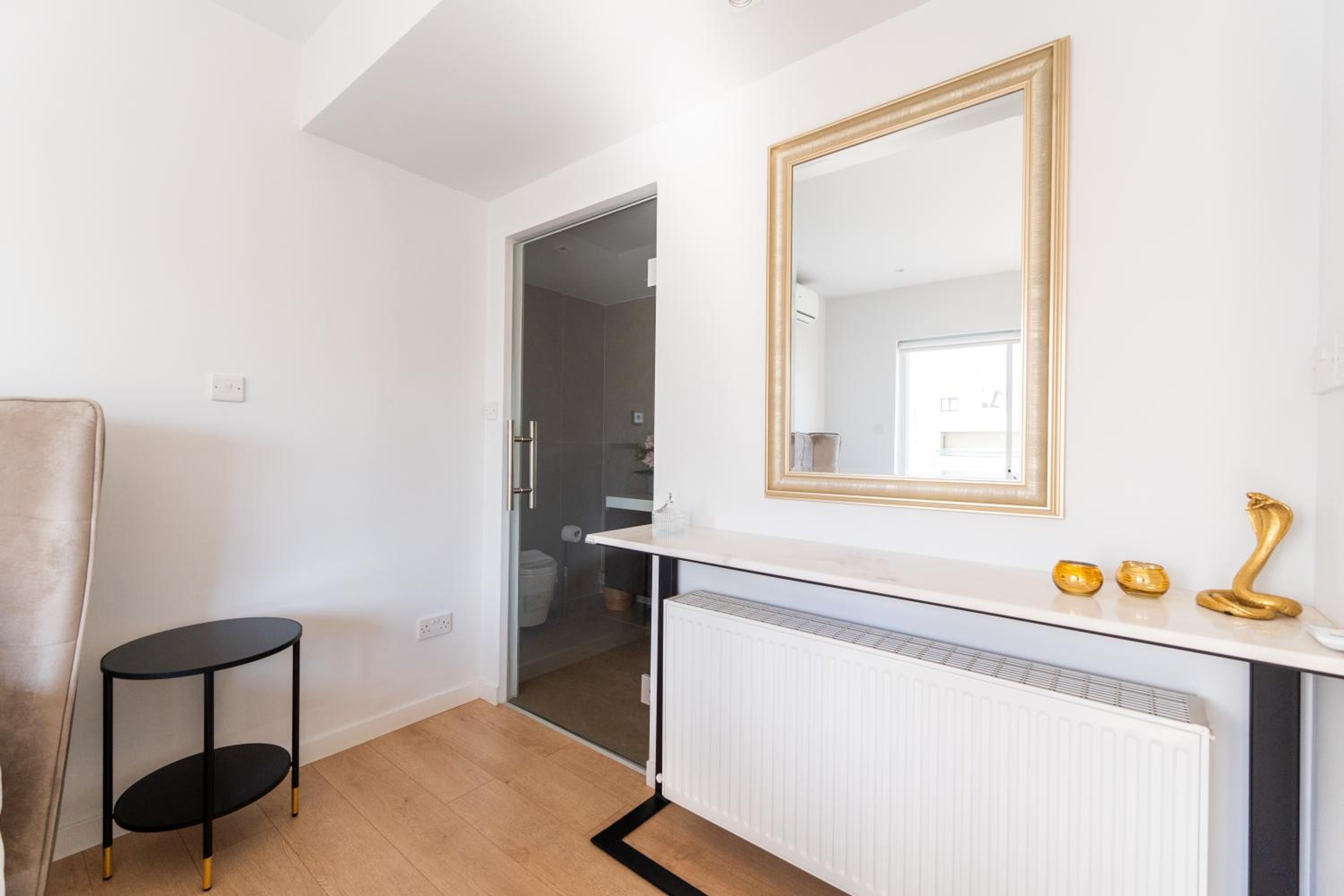 Deluxe Downtown with spacious balcony