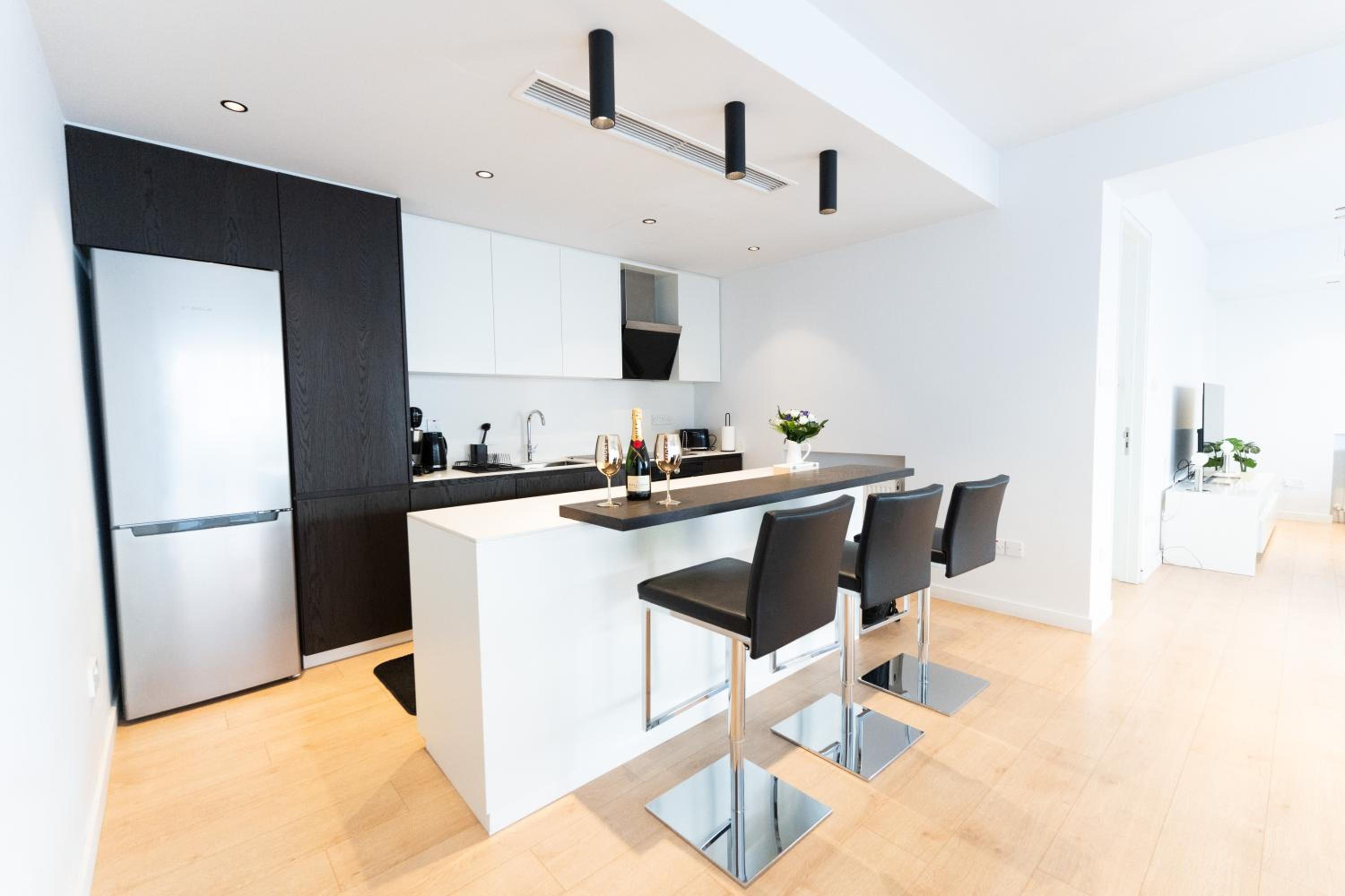 Deluxe Downtown with spacious balcony