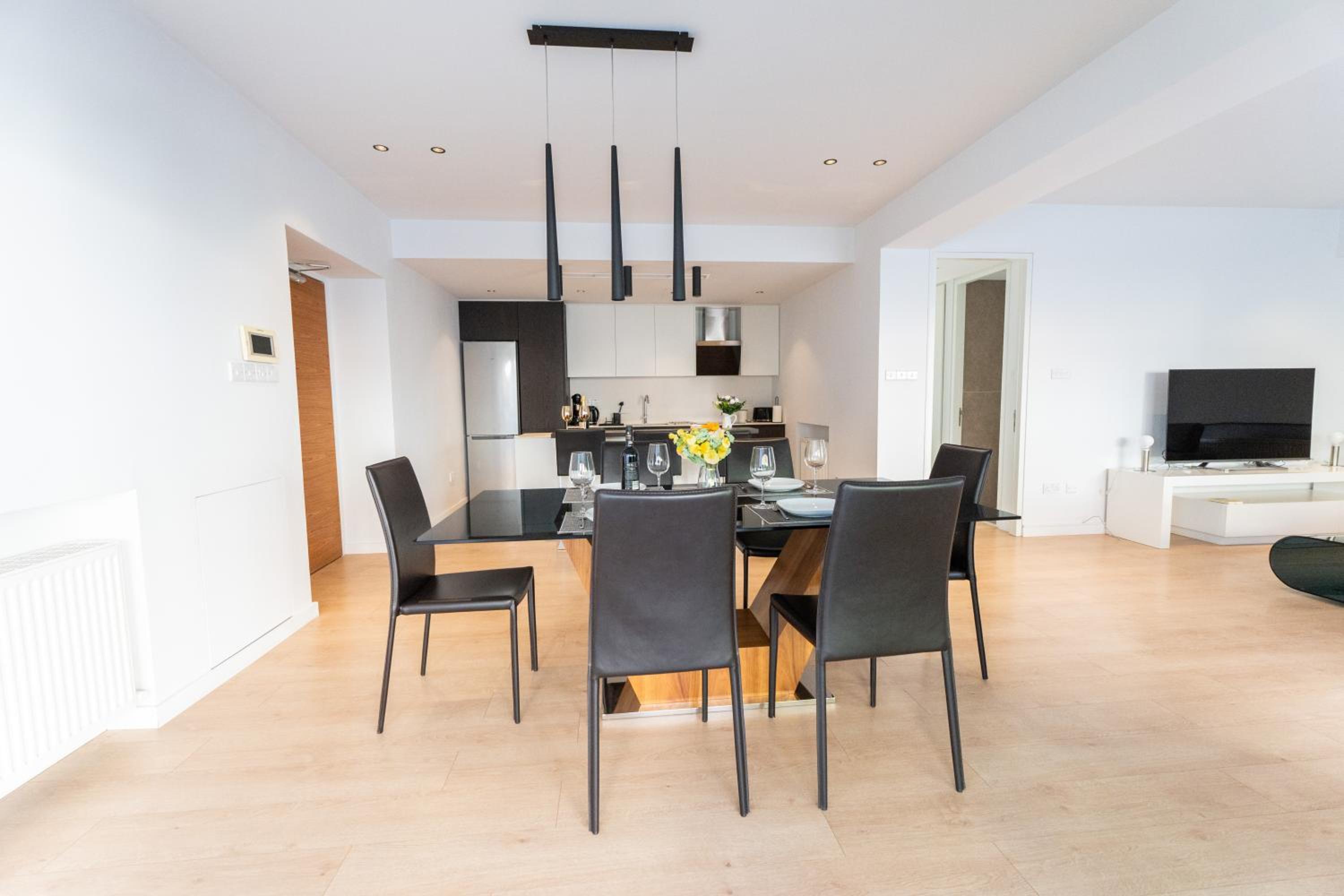 Deluxe Downtown with spacious balcony