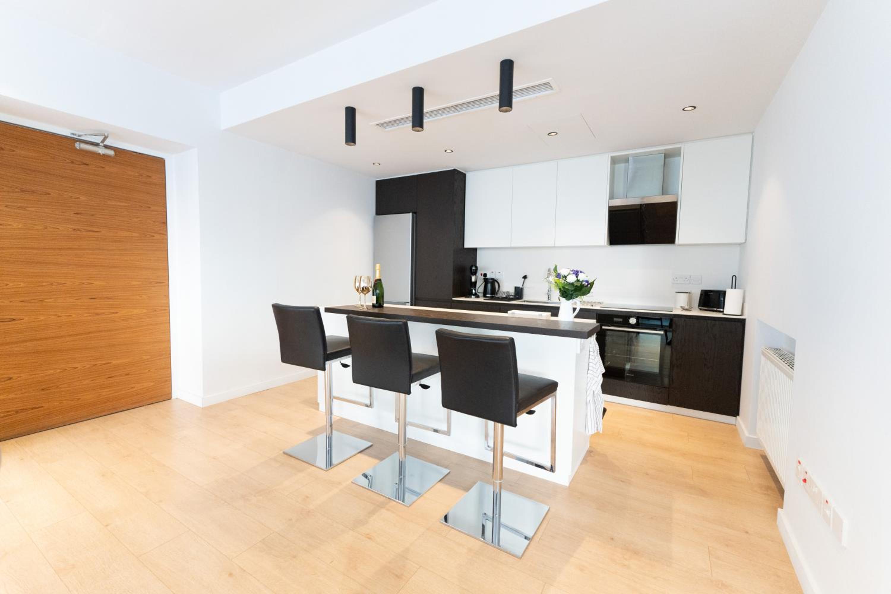 Deluxe Downtown with spacious balcony