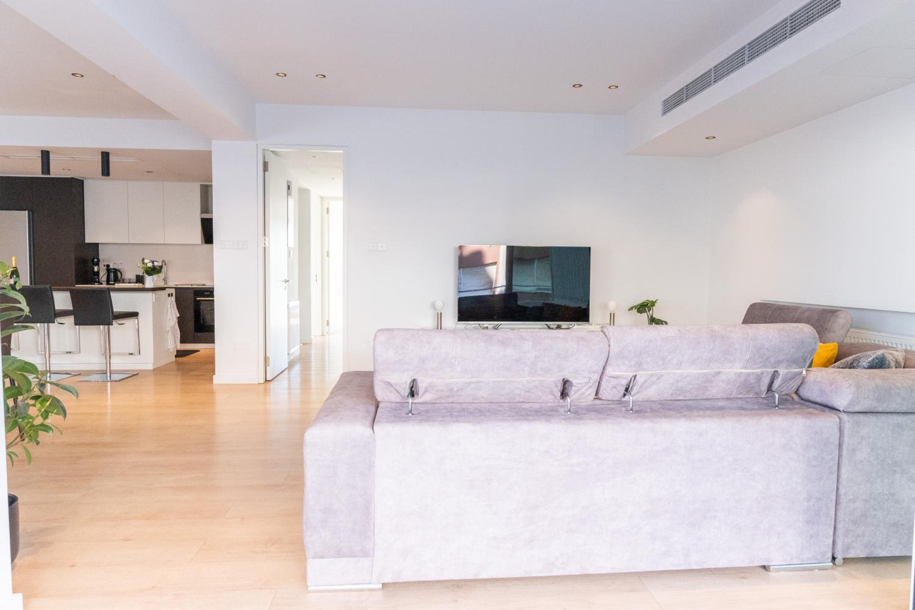 Deluxe Downtown with spacious balcony