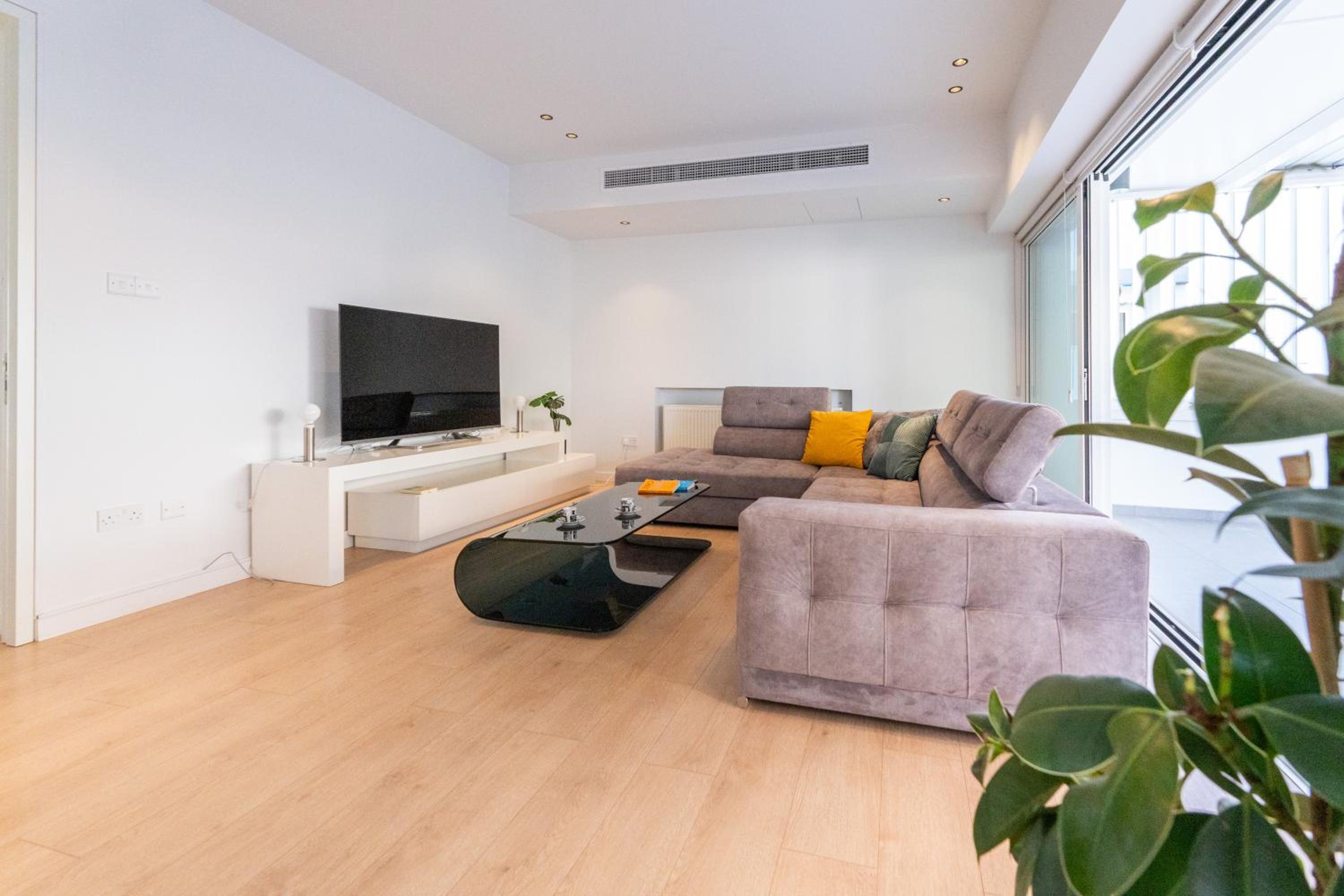 Deluxe Downtown with spacious balcony