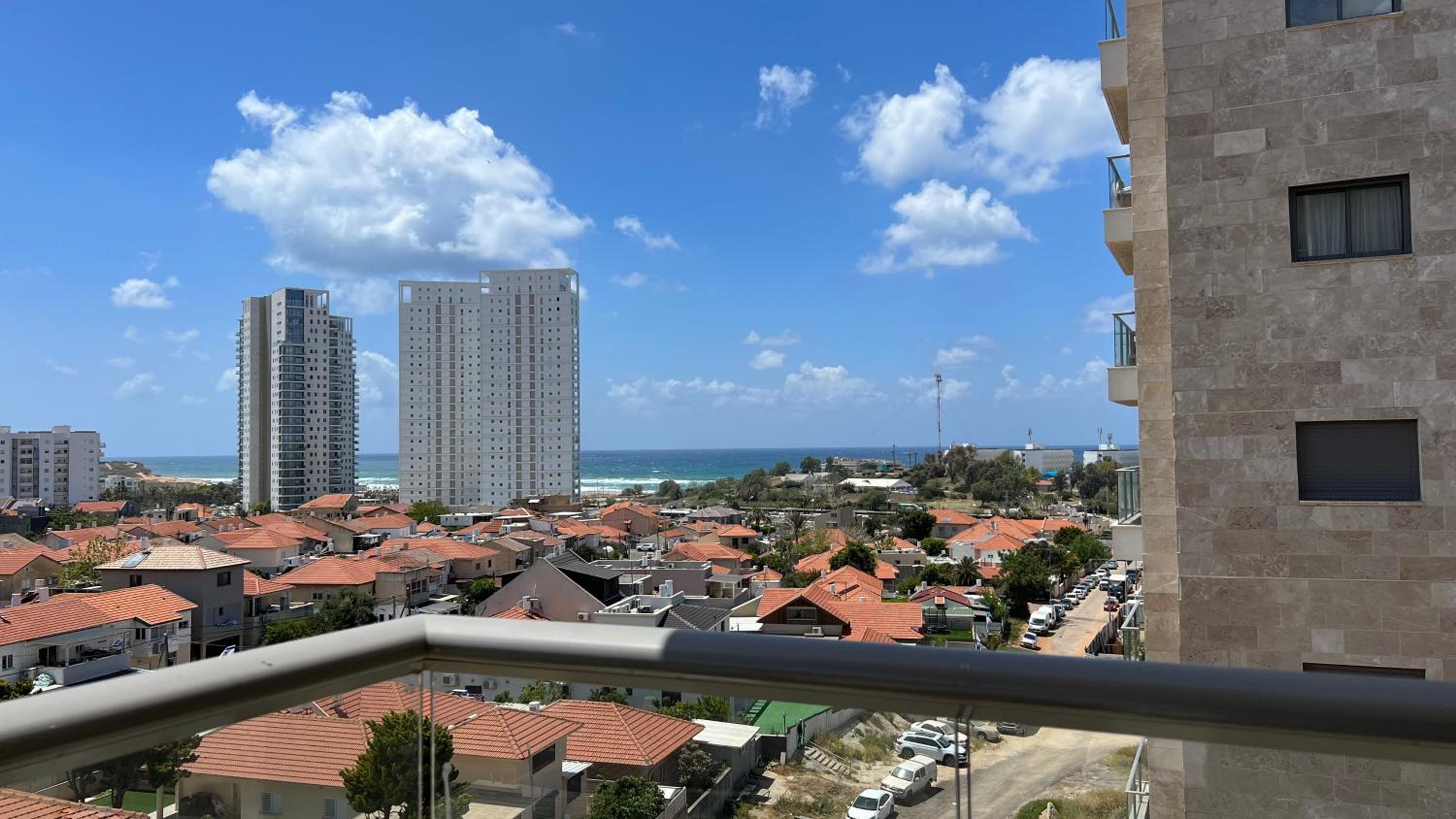 Gorgeous 3br, by the beach, sea view view 3