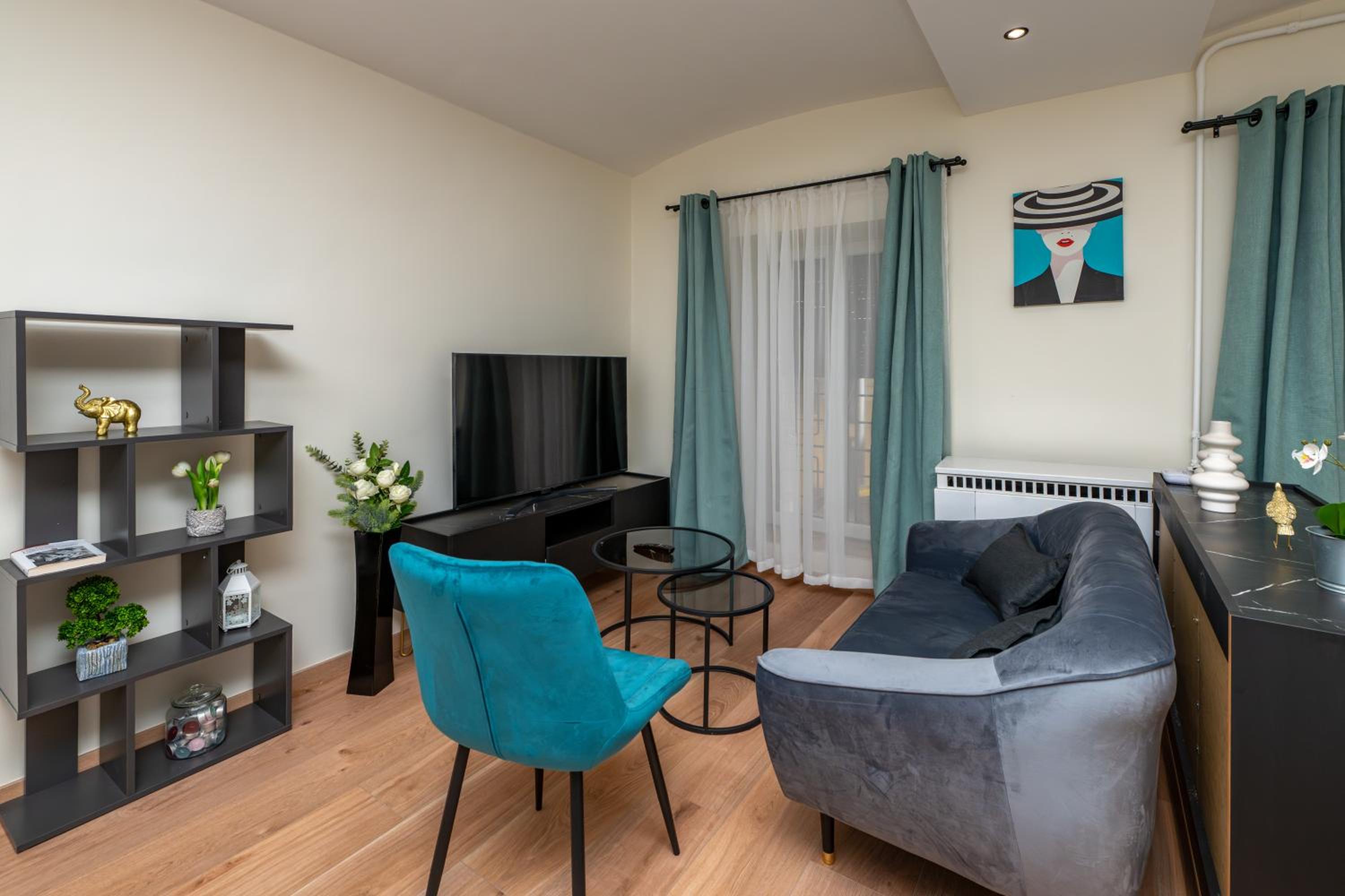 Astoria R92 Two Bedroom Apartment view 4