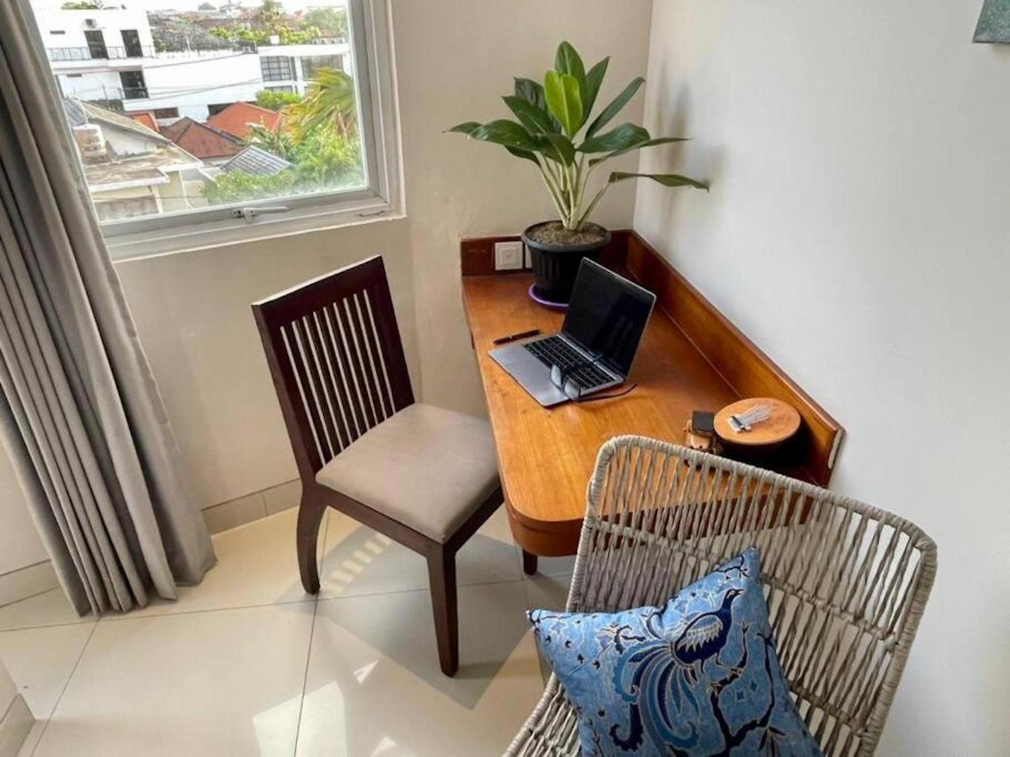 Bali King Suite 503 - Studio with Private Bathroom, Pool, Wi-Fi and Netflix, Kitchenette, AC, Digital Nomad Heaven view 4