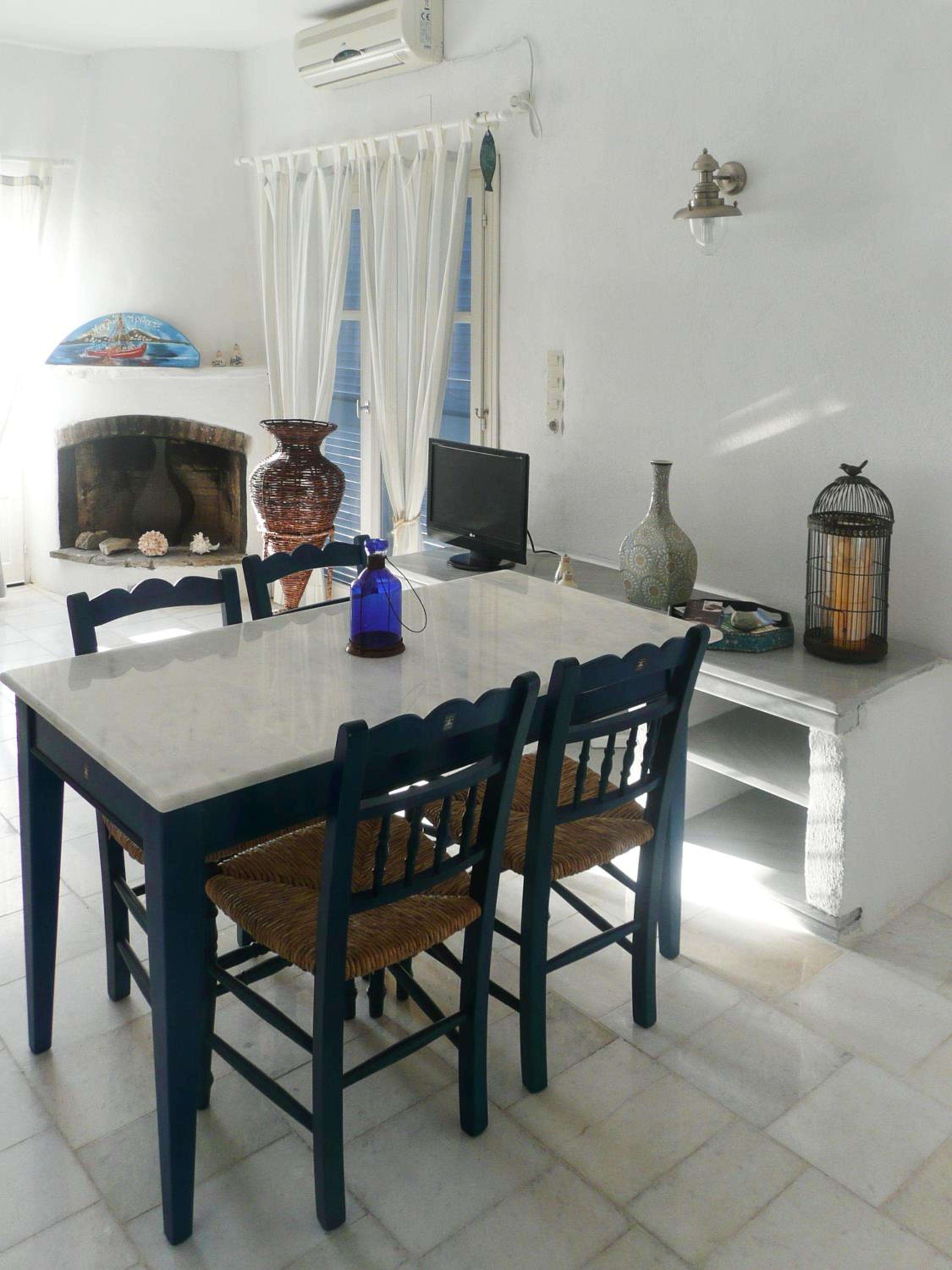 Charming House in Paros, 90 m² with Shared Pool