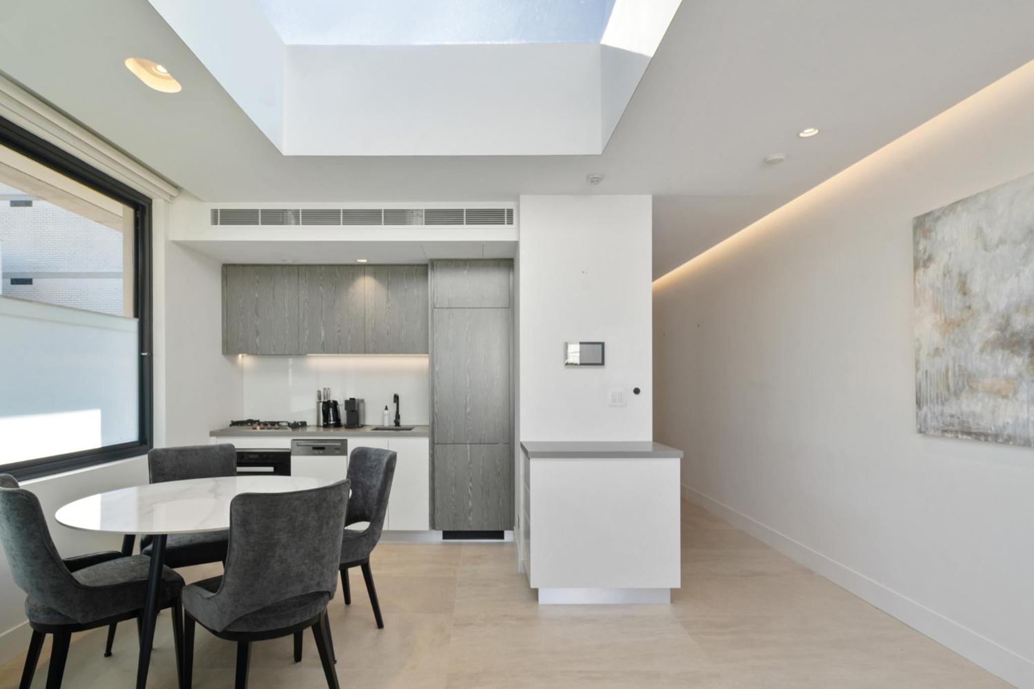 Sleek 1BR Apartment with Skylight near Coogee Beach