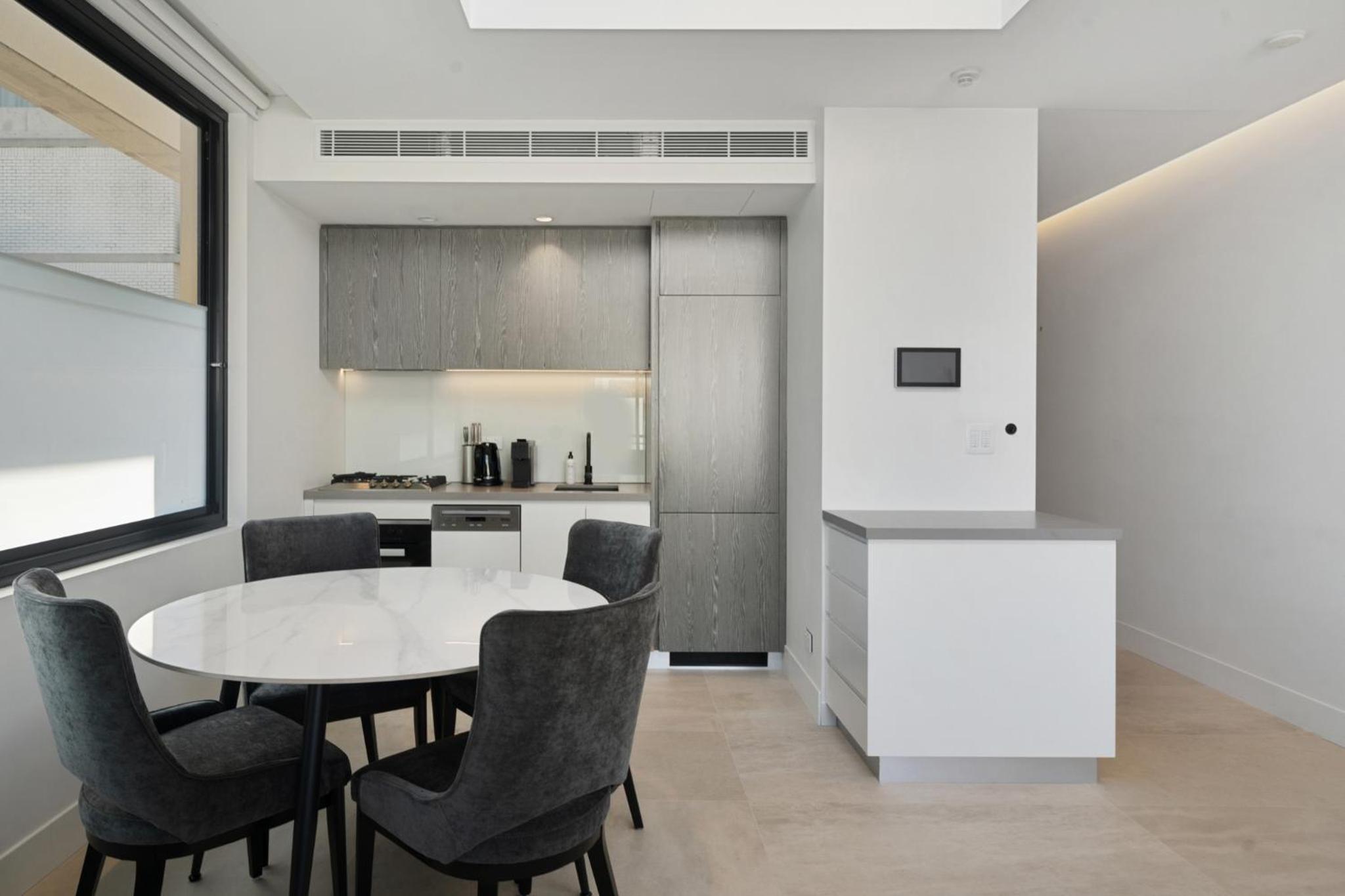 Sleek 1BR Apartment with Skylight near Coogee Beach