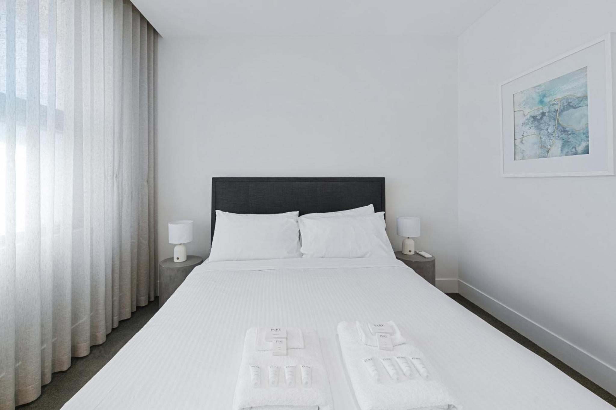 Sleek 1BR Apartment with Skylight near Coogee Beach