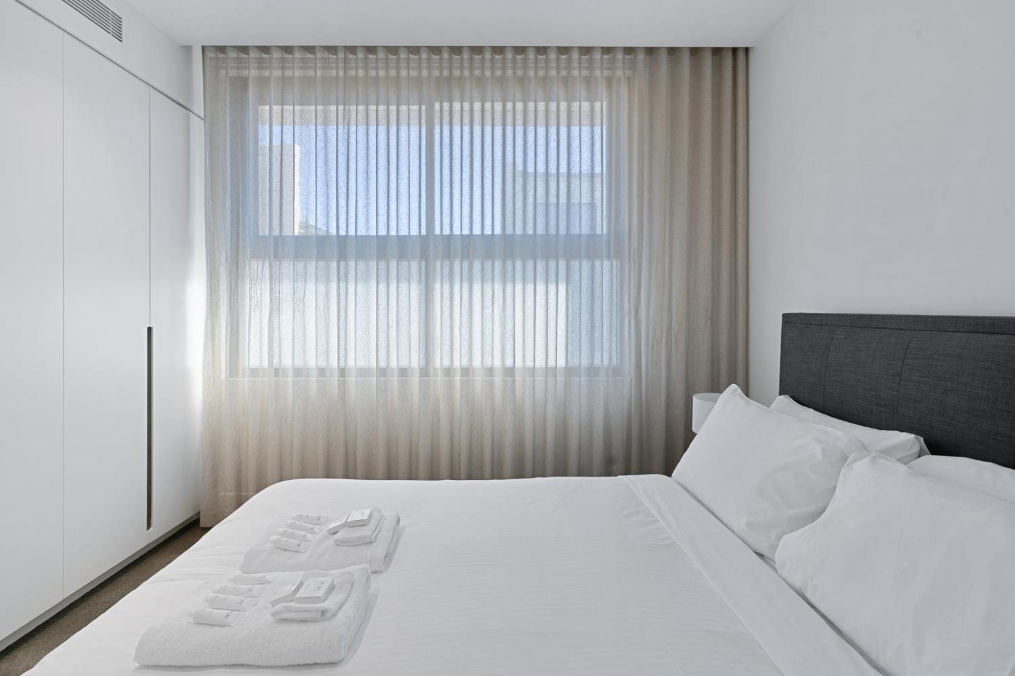 Sleek 1BR Apartment with Skylight near Coogee Beach
