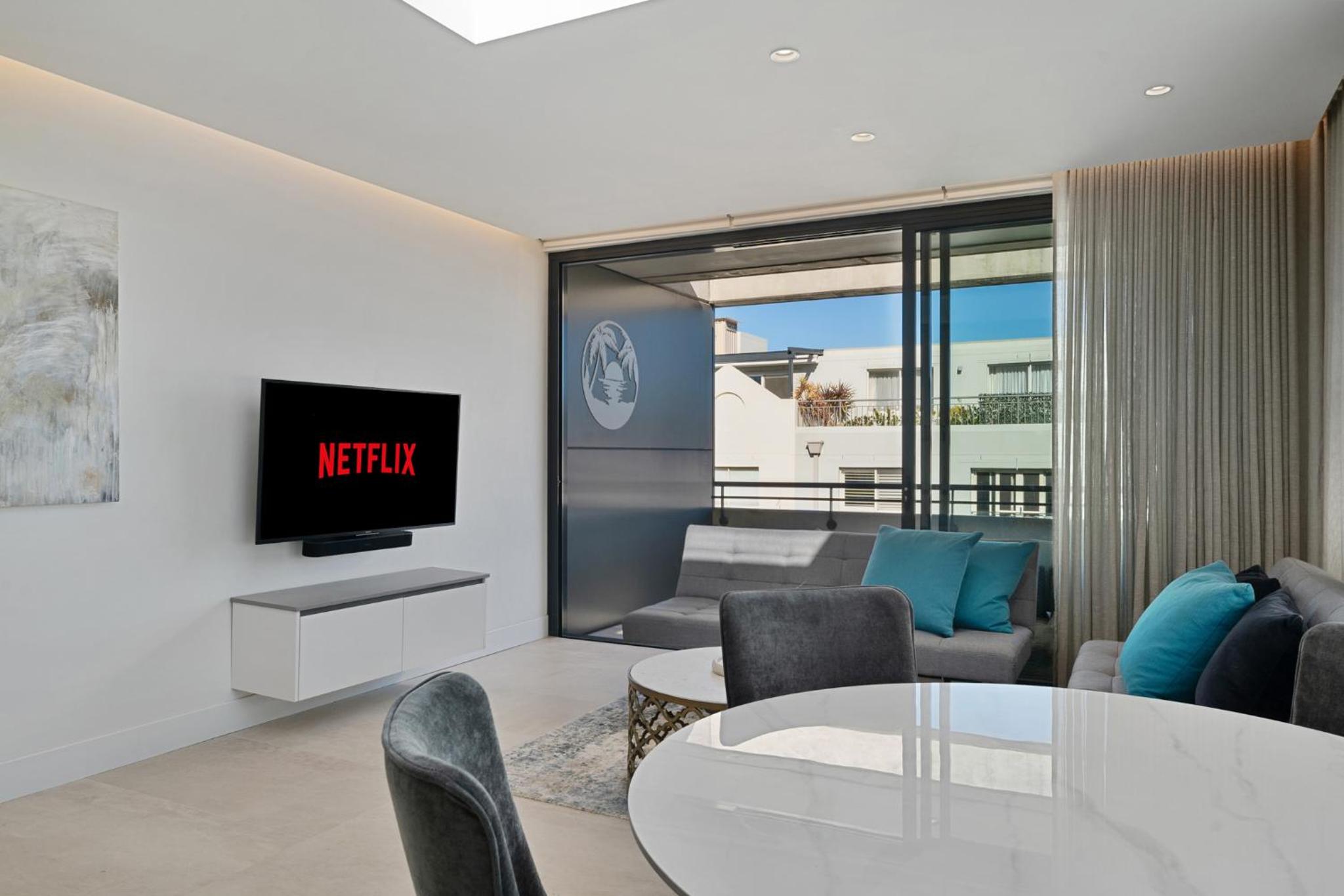 Sleek 1BR Apartment with Skylight near Coogee Beach
