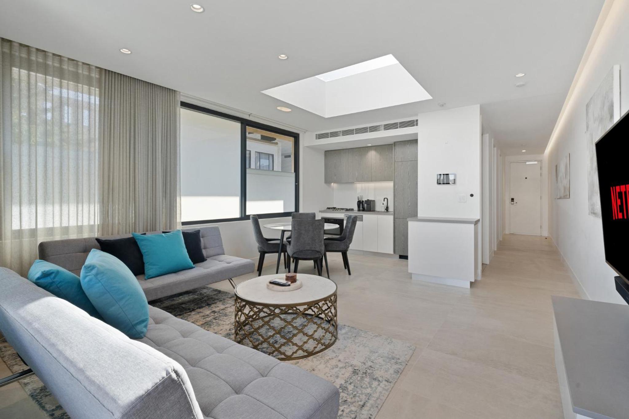 Sleek 1BR Apartment with Skylight near Coogee Beach