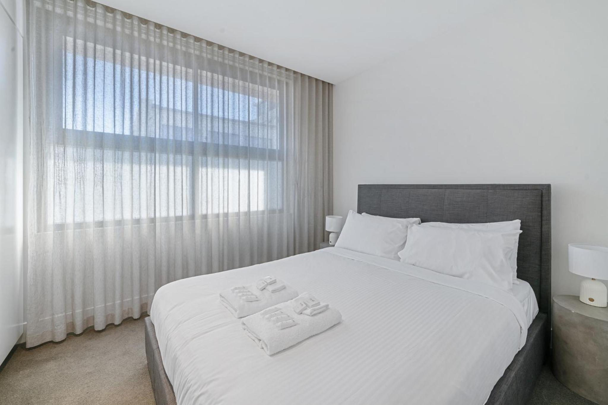 Sleek 1BR Apartment with Skylight near Coogee Beach