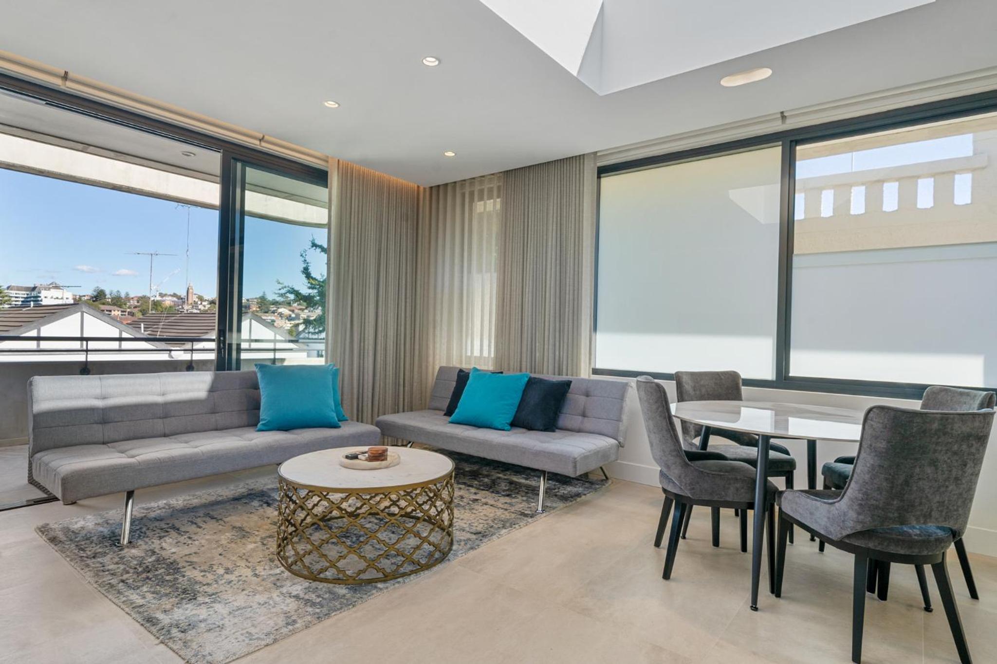 Sleek 1BR Apartment with Skylight near Coogee Beach
