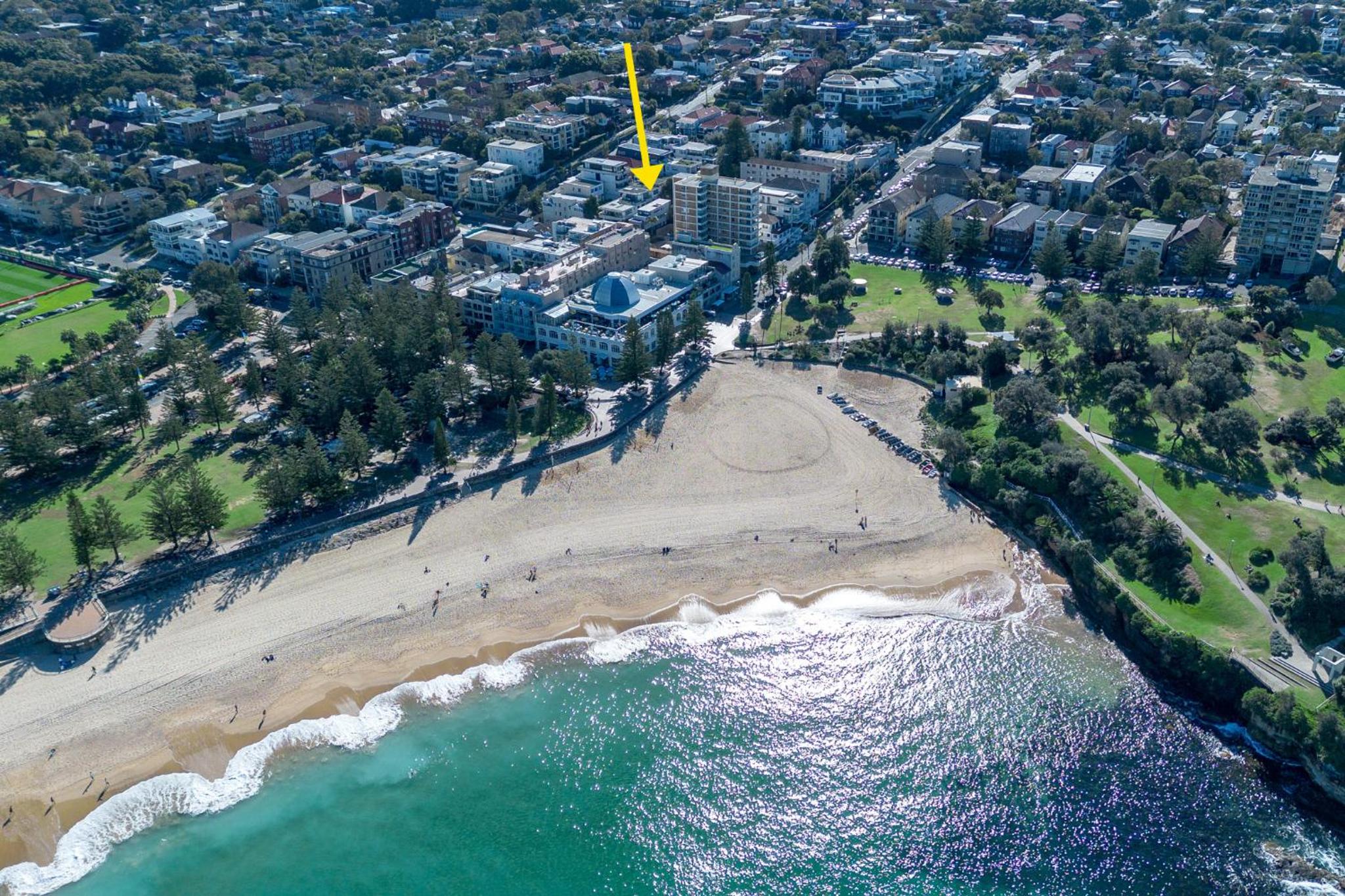 Sleek 1BR Apartment with Skylight near Coogee Beach