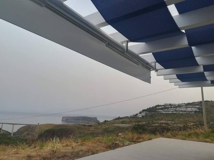 villa sospesa tra cielo e mare view 2
