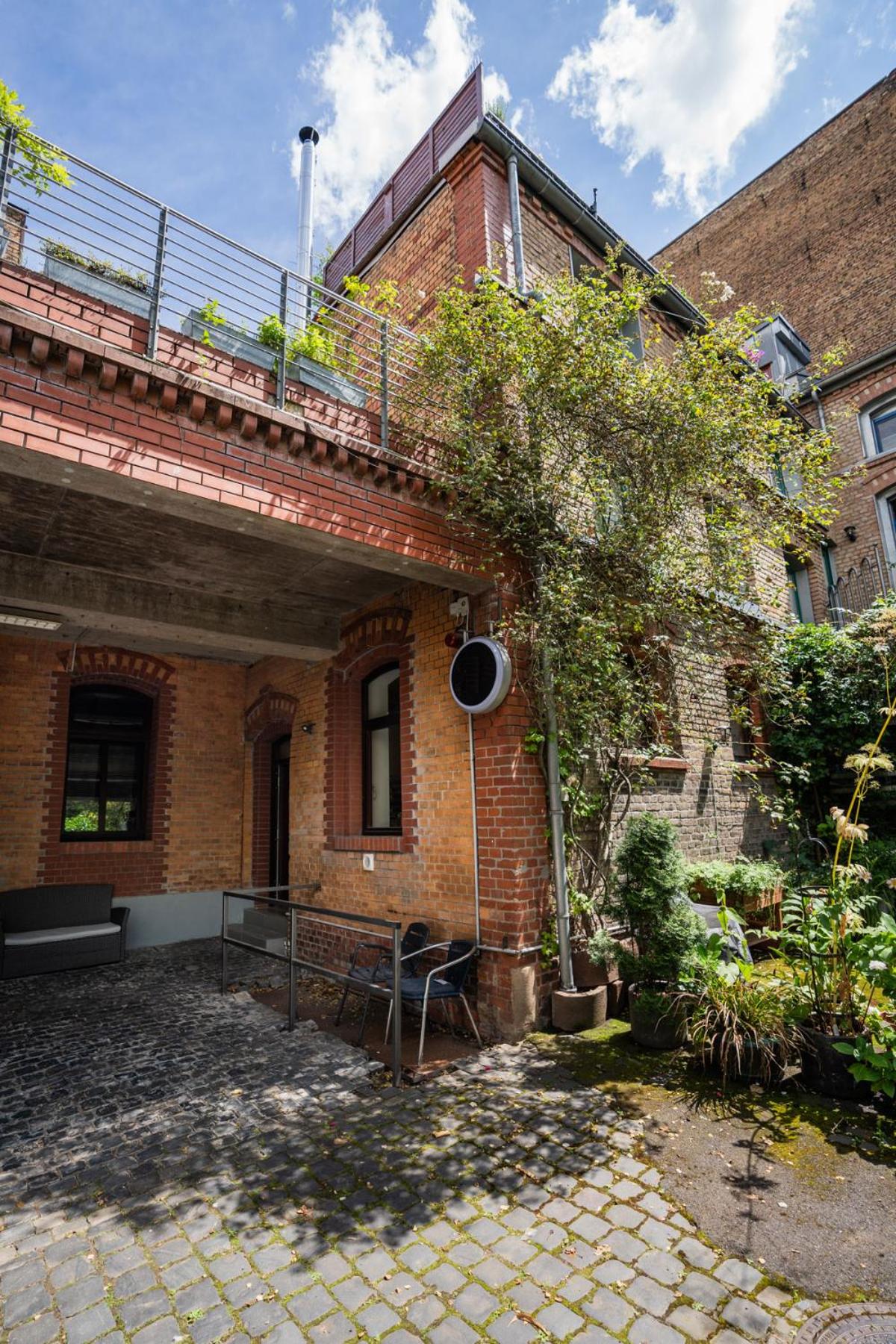 Design Loft - SAUNA - ZENTRAL - PARKPLATZ - WIFI - KAFFEE - NETFLIX
