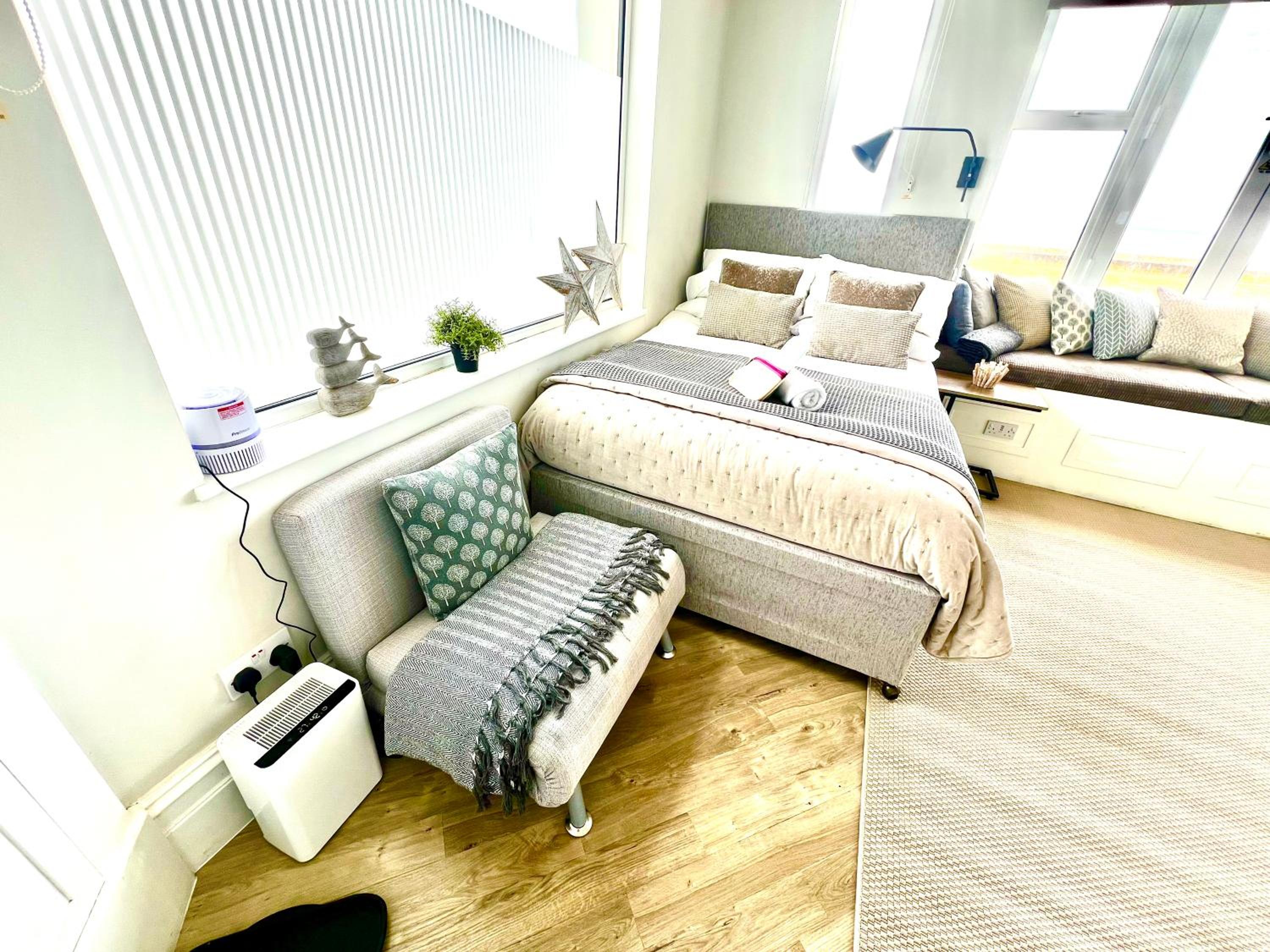 Beachfront Studio with Sea Views & AC, The Compact Coastal Crib view 3