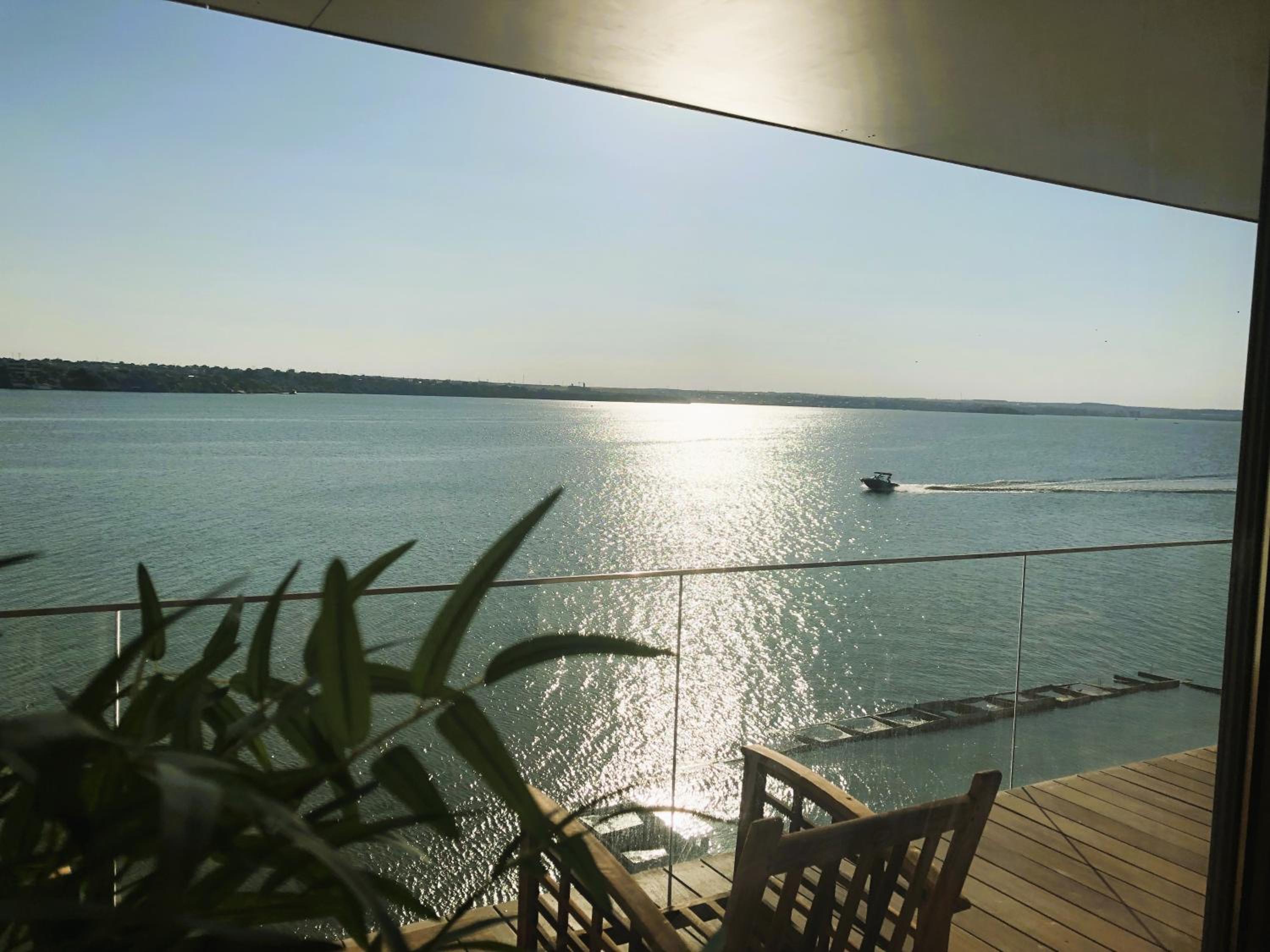 Mamaia's Windows to the Lake view 2