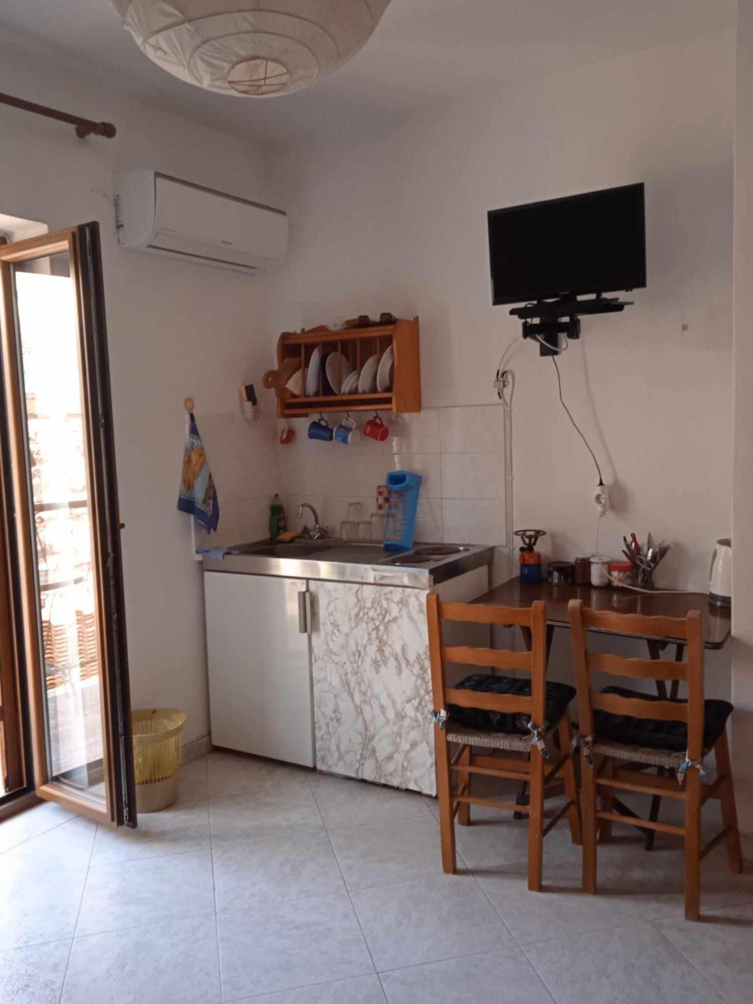 ΜΑΧΗ Ενοικιαζόμενα δωμάτια