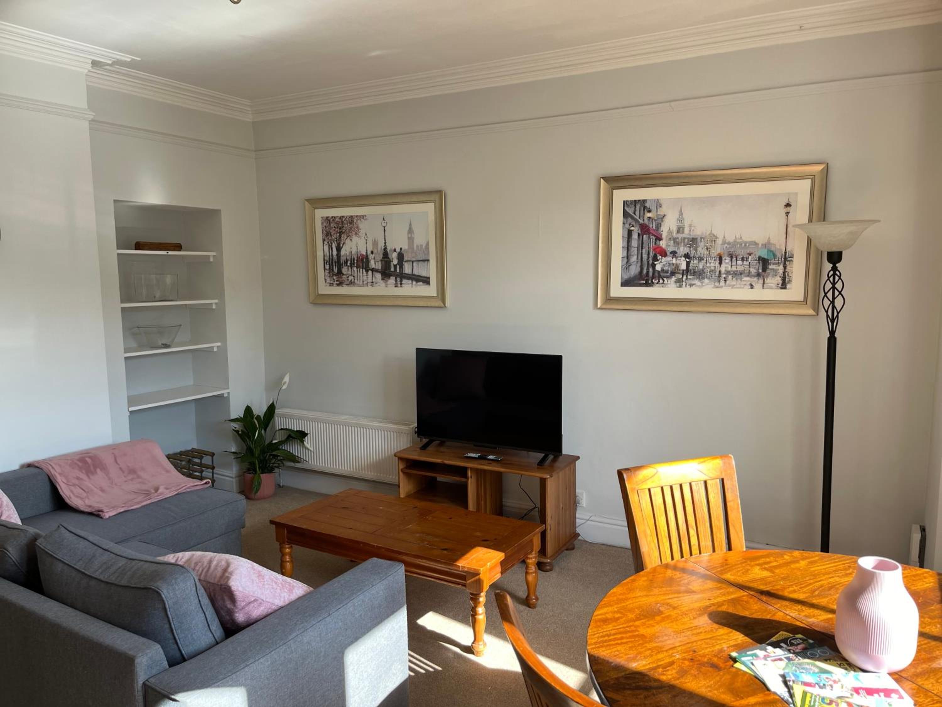 Duplex flat in Cirencester town centre,free paking and wifi view 5