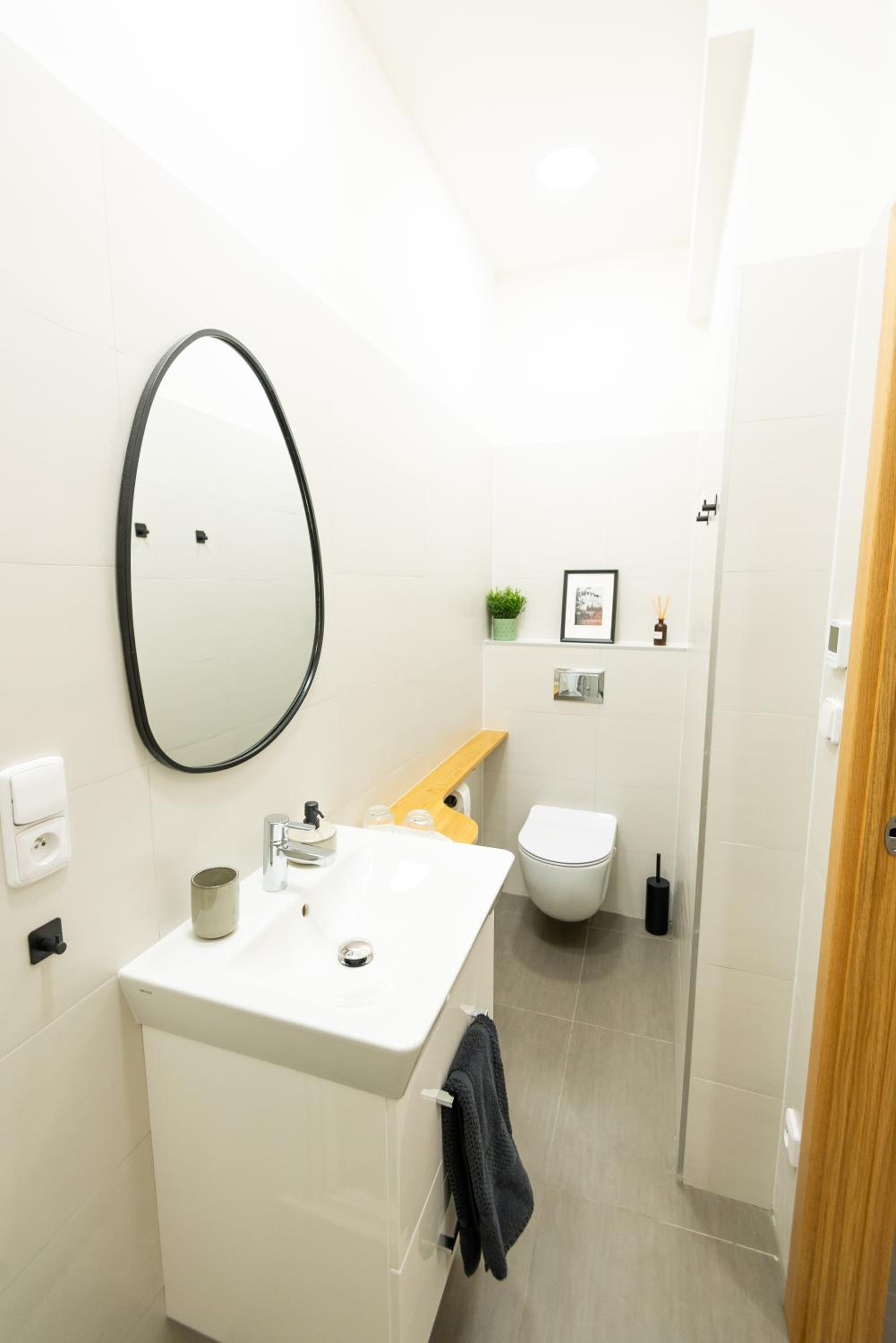 Modern & spacious apartment near the old town