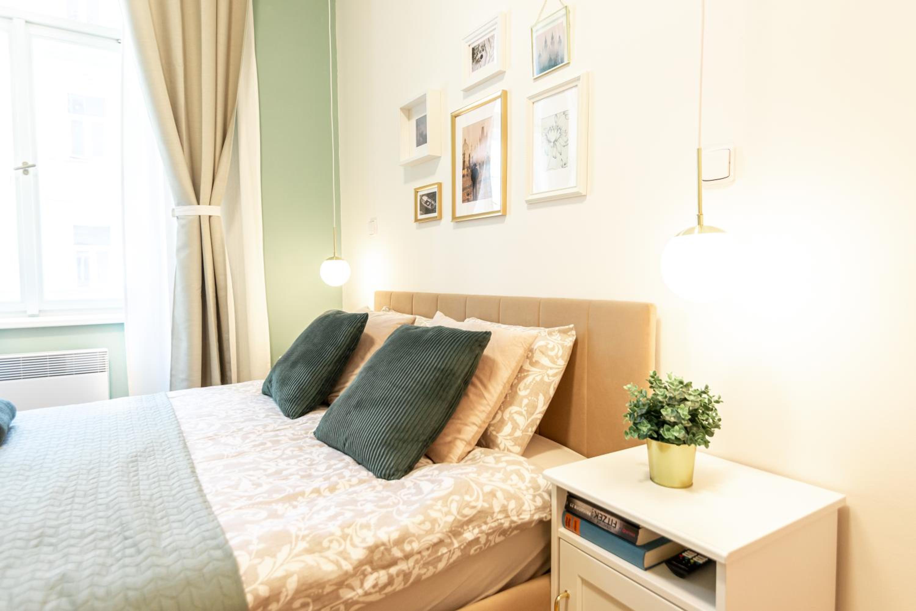 Modern & spacious apartment near the old town