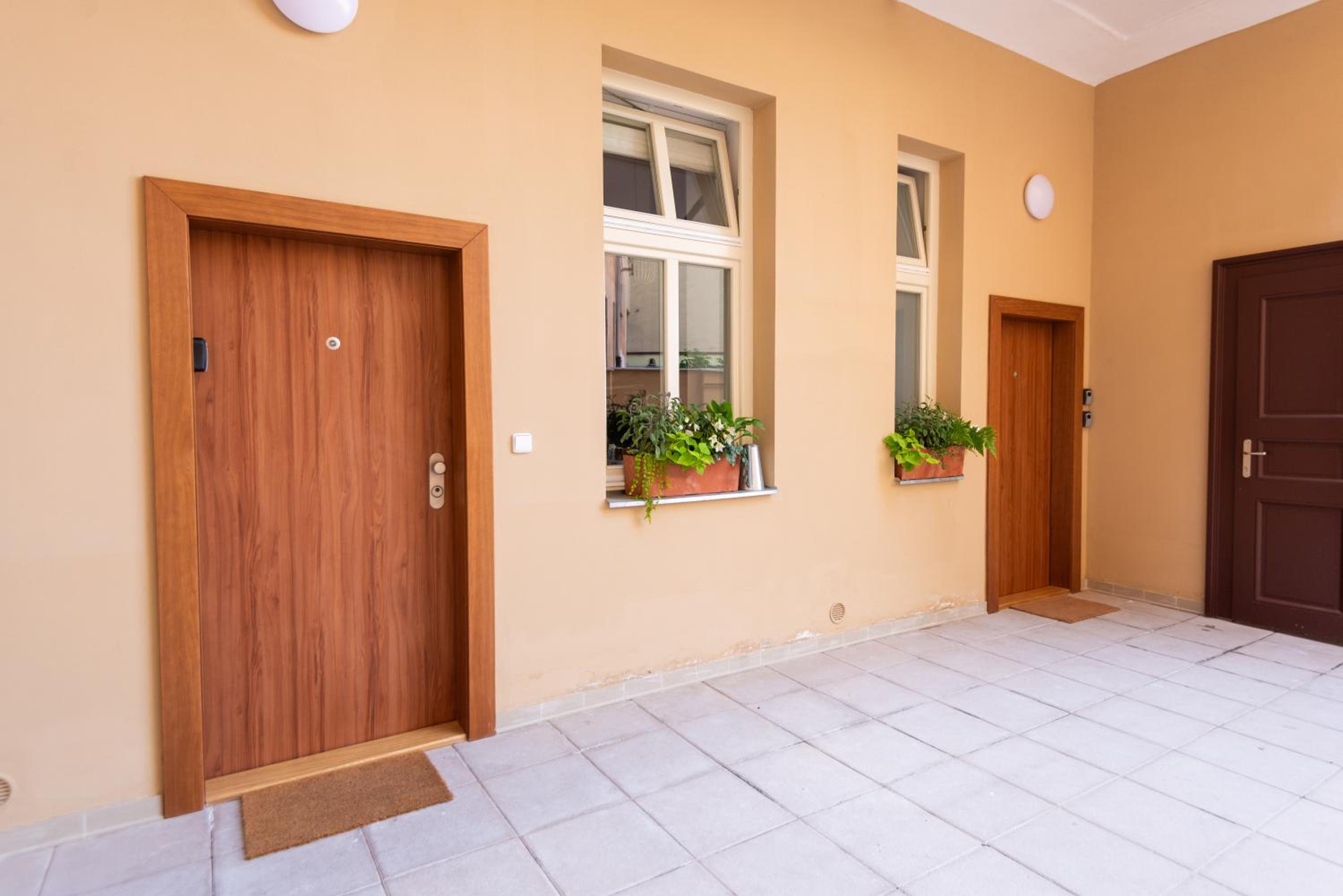 Modern & spacious apartment near the old town