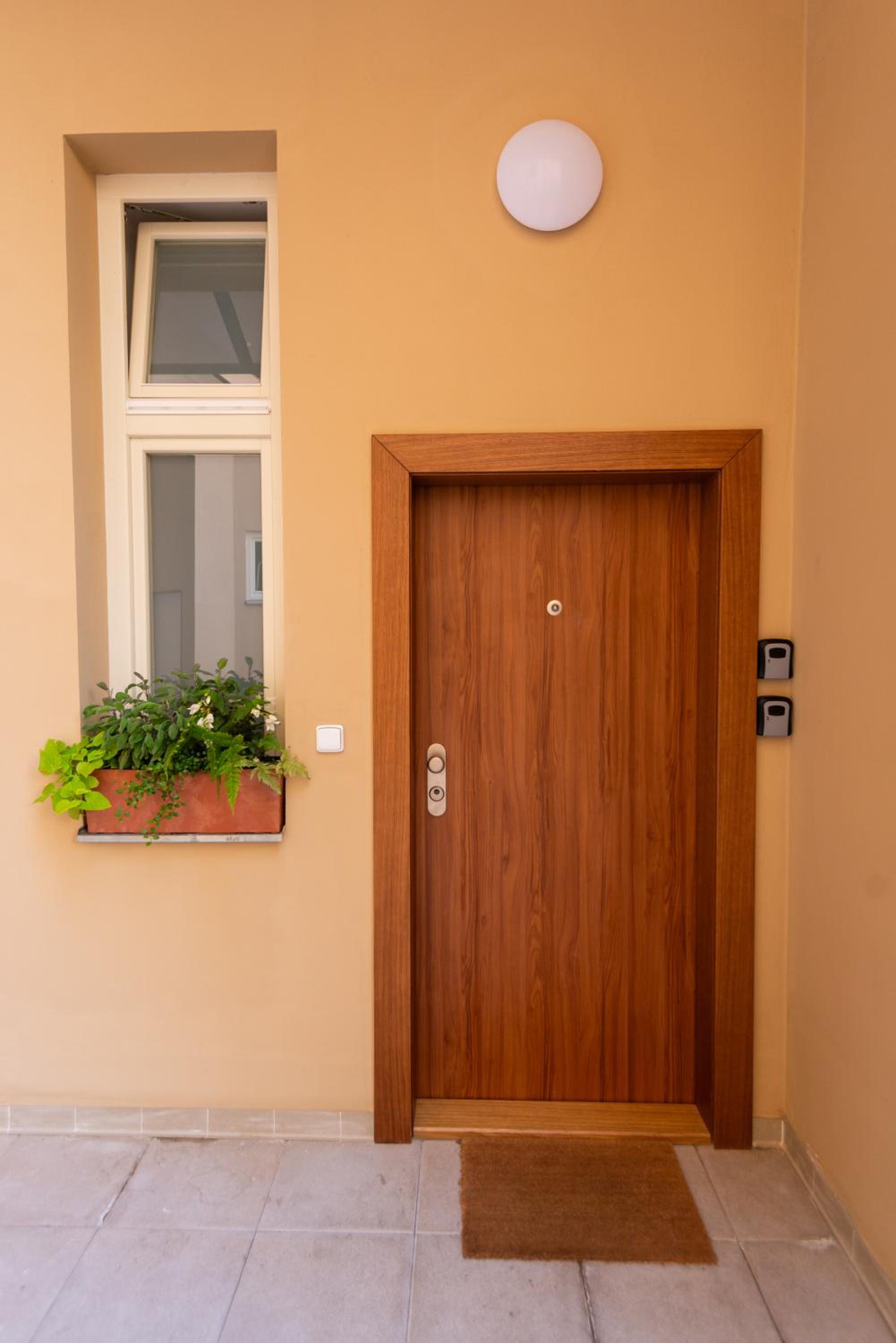 Modern & spacious apartment near the old town