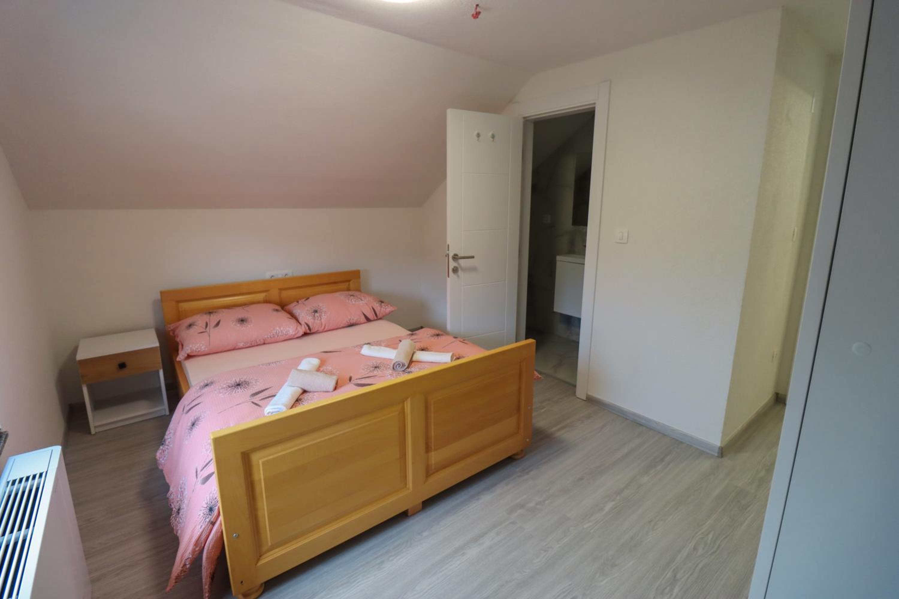 Tadic apartments and rooms by the shore of Rama Lake