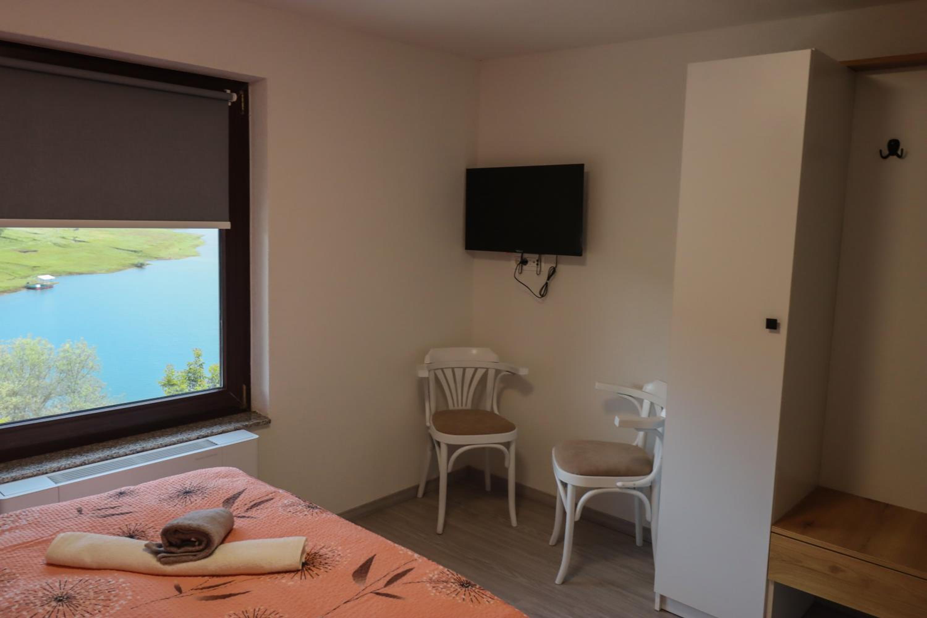 Tadic apartments and rooms by the shore of Rama Lake