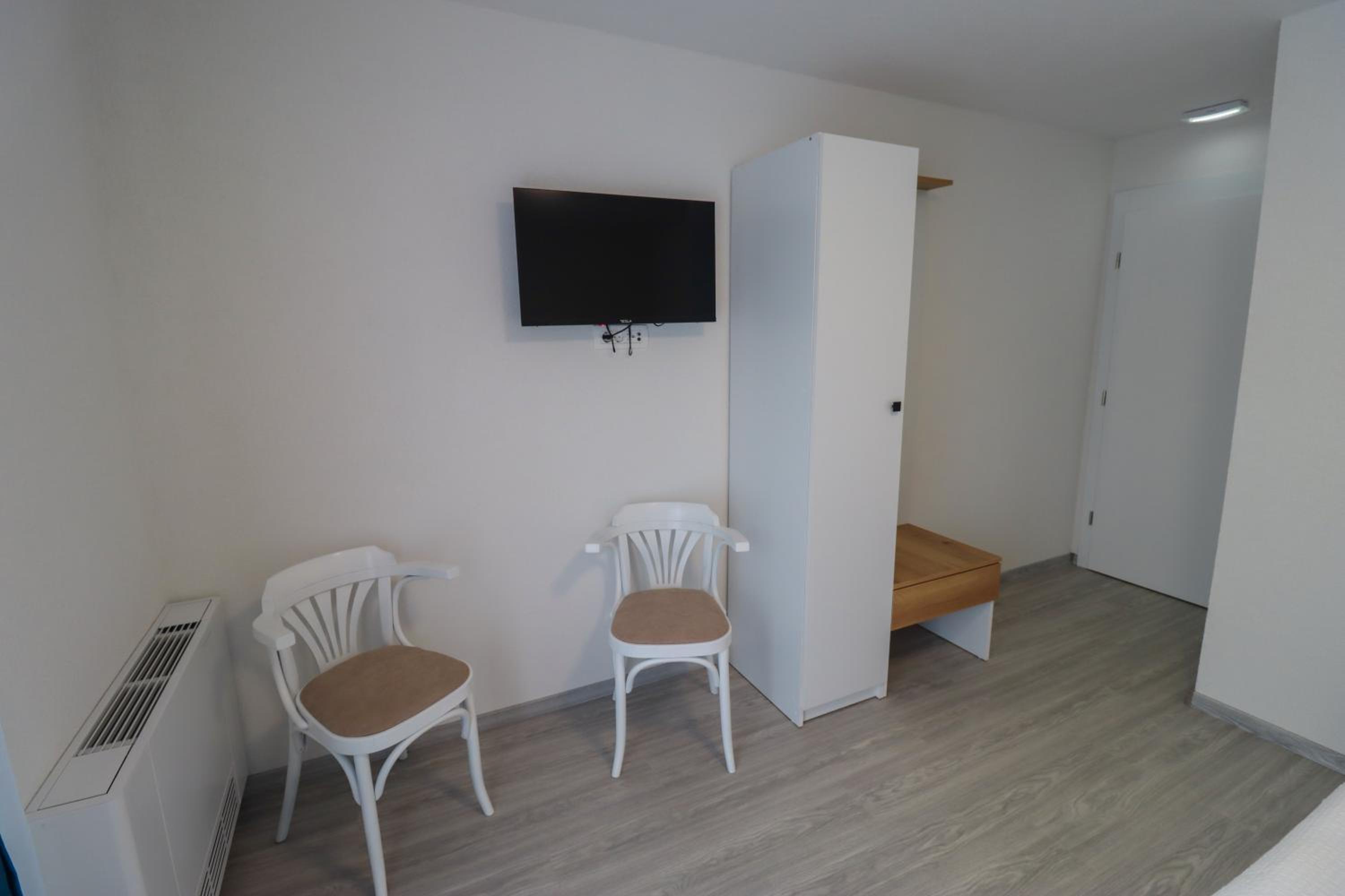 Tadic apartments and rooms by the shore of Rama Lake