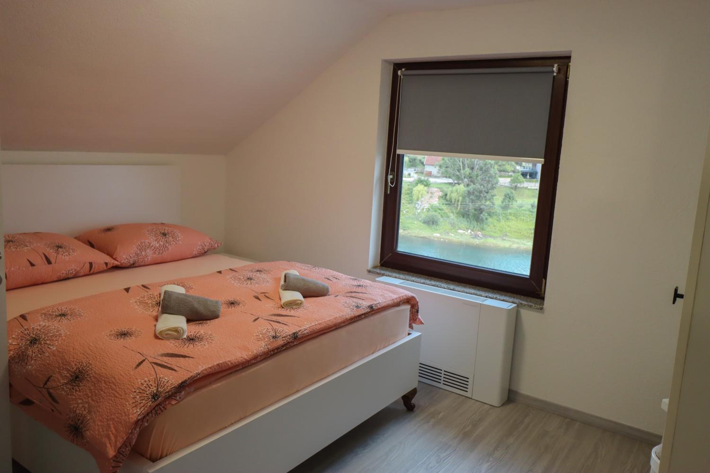 Tadic apartments and rooms by the shore of Rama Lake