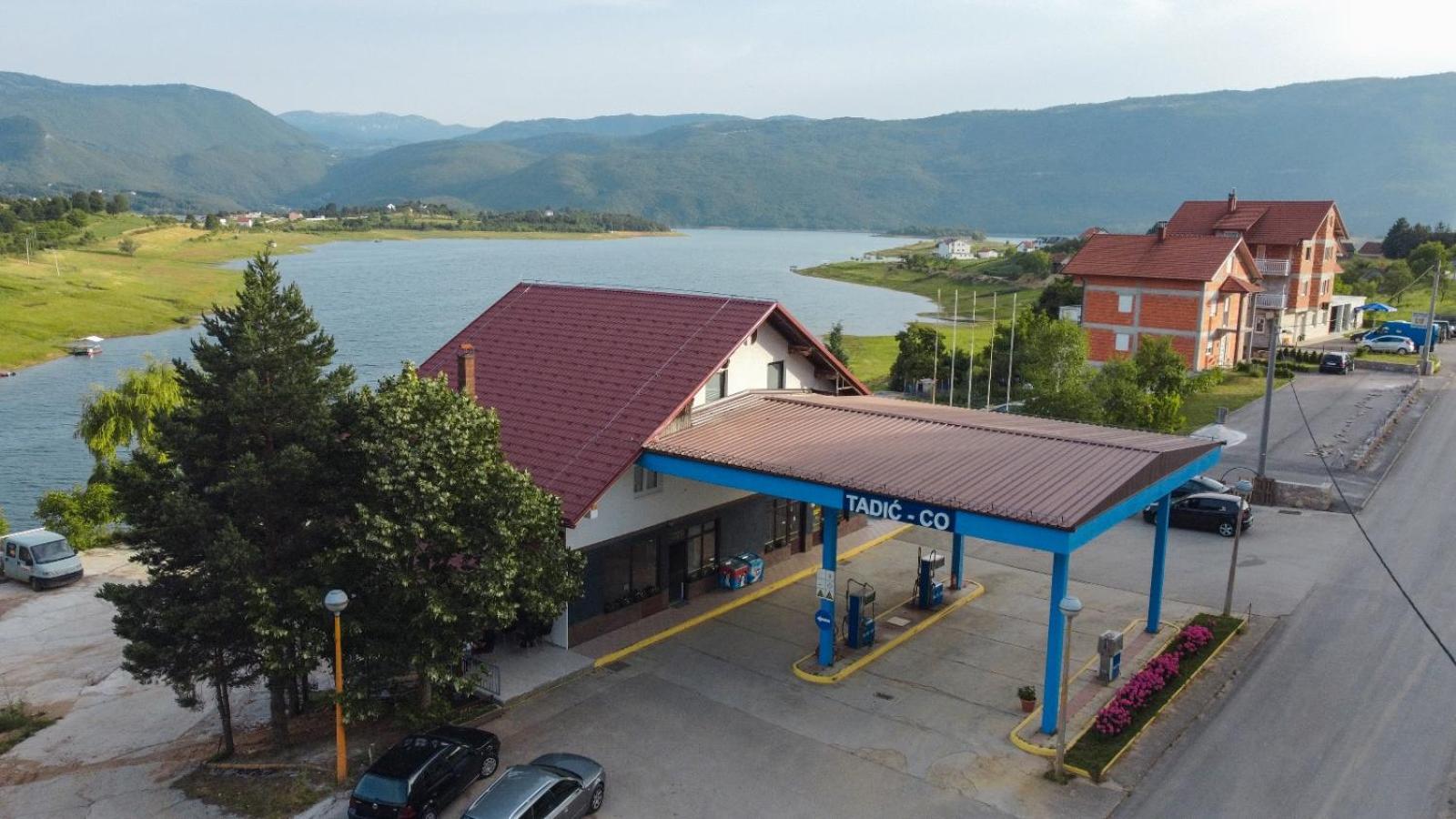 Tadic apartments and rooms by the shore of Rama Lake