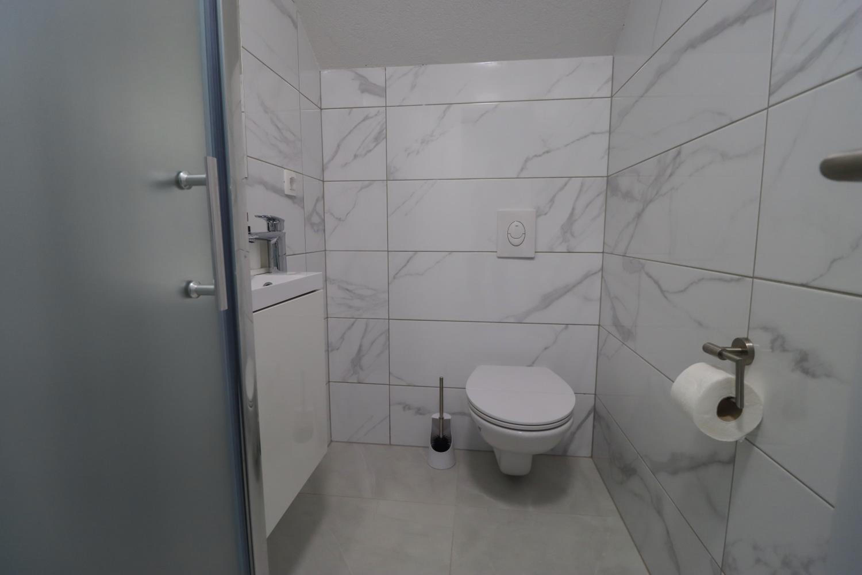Tadic apartments and rooms by the shore of Rama Lake