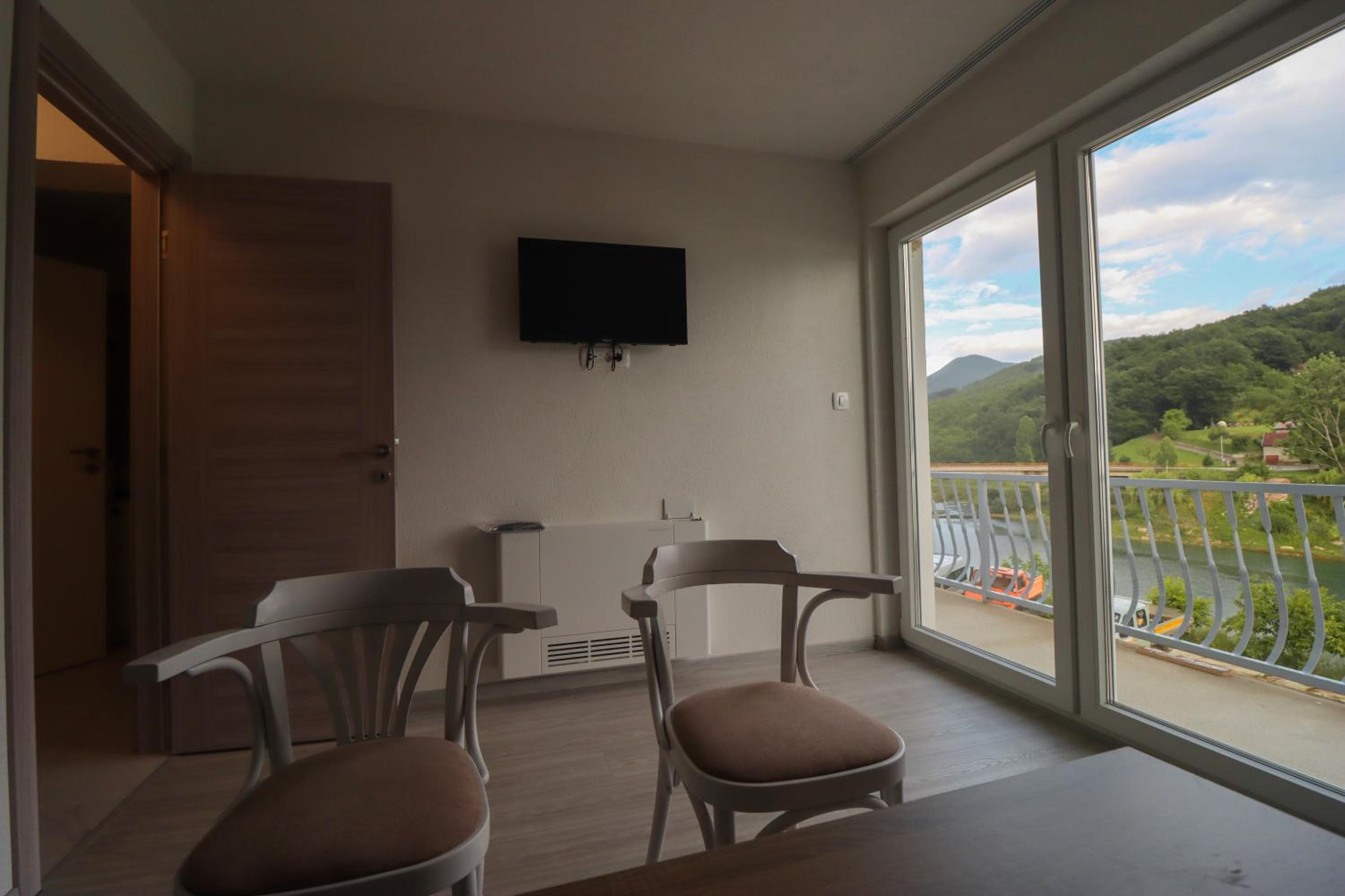 Tadic apartments and rooms by the shore of Rama Lake