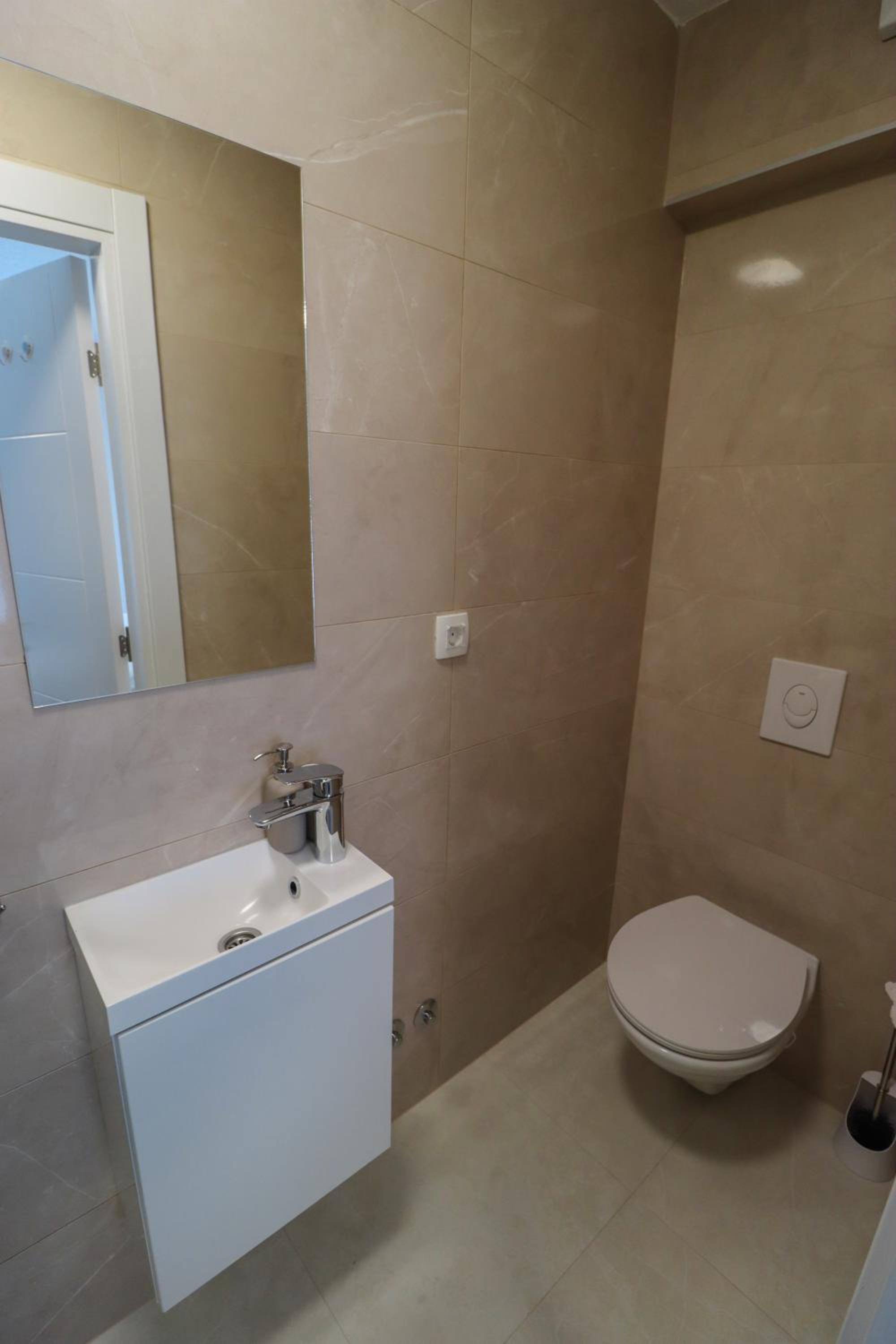 Tadic apartments and rooms by the shore of Rama Lake