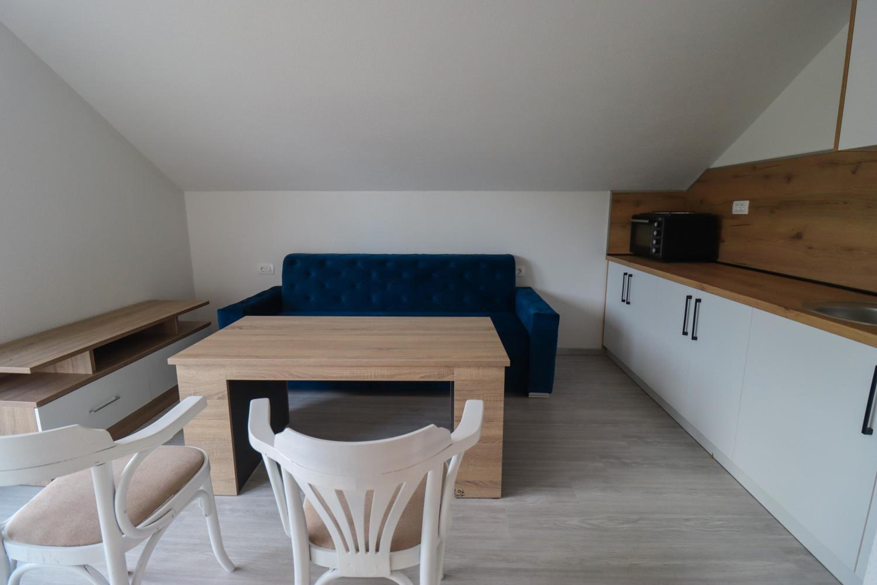Tadic apartments and rooms by the shore of Rama Lake